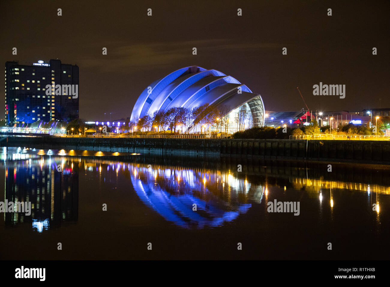Glasgow/SCOZIA - 30 Ottobre 2014: Glasgow Armadillo/SECC di notte Foto Stock