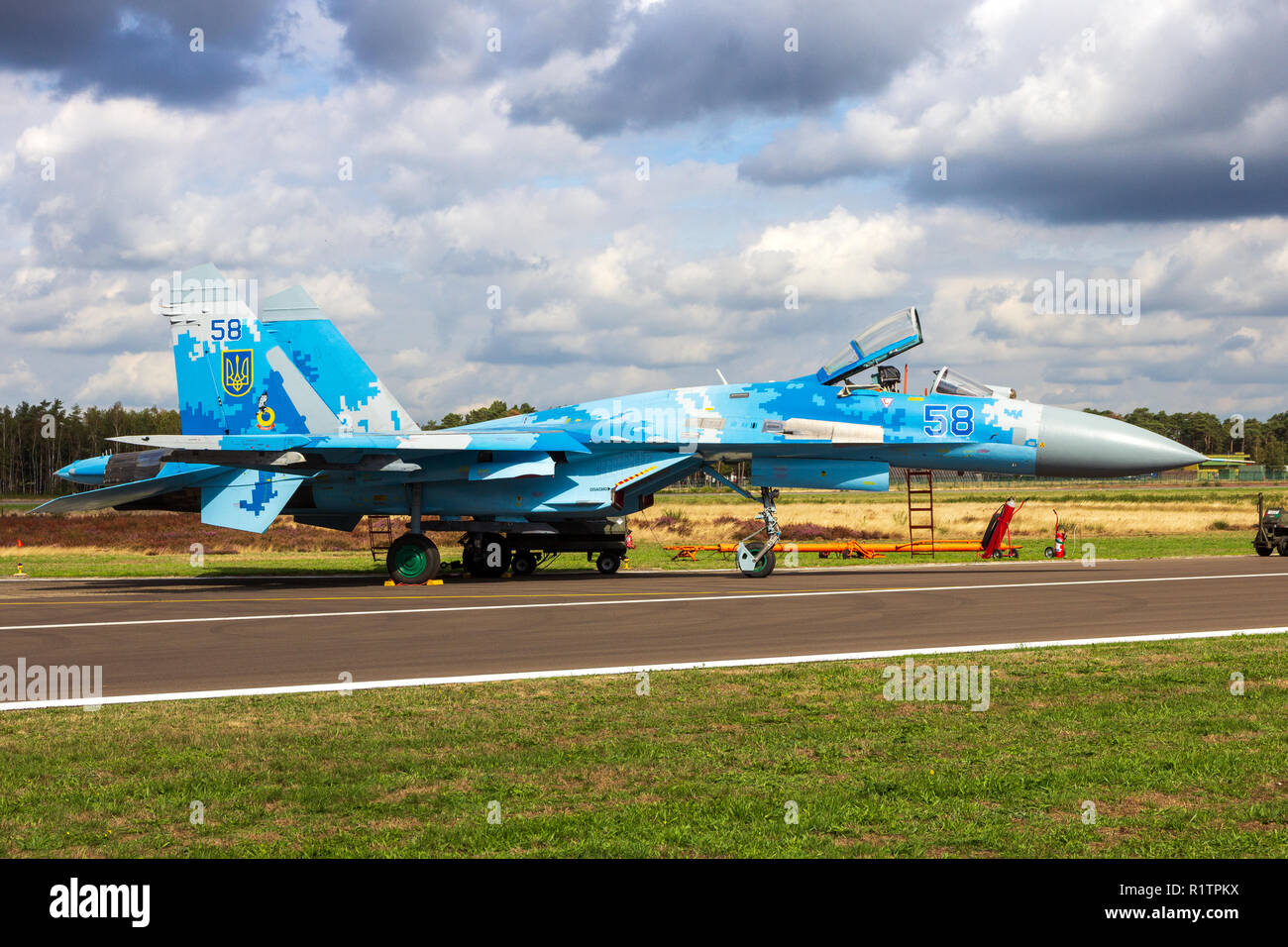 KLEINE BROGEL, Belgio - 8 Sep, 2018: Ucraina Air Force Sukhoi Su-27 Flanker jet da combattimento aereo sulla pista di Kleine-Brogel Airbase. Foto Stock