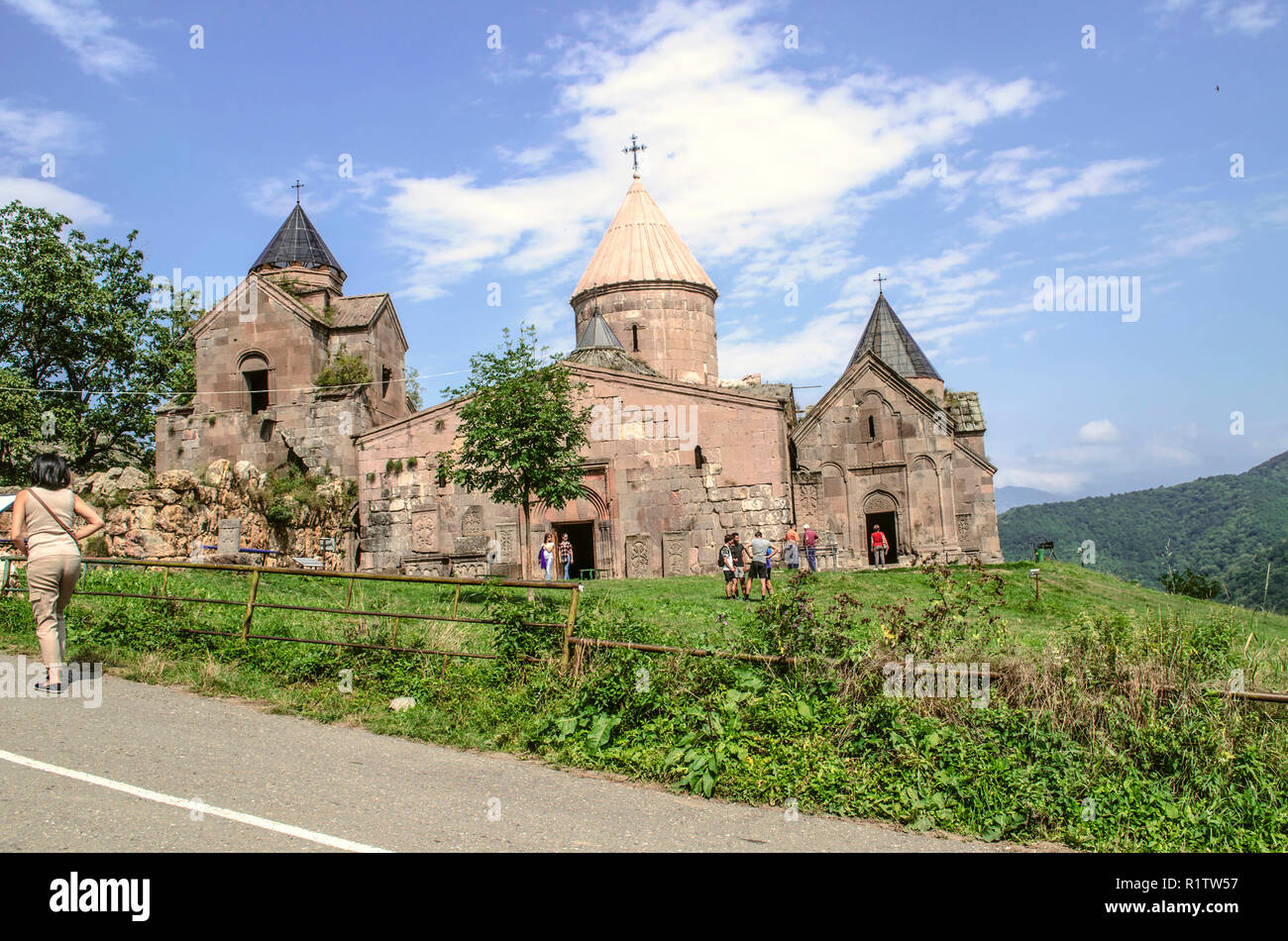 Dilijan, Armenia, Agosto 24, 2018:vista di tutto il complesso monastico Goshavank dalla strada nel di gosh situato vicino alla città di Dilijan Foto Stock