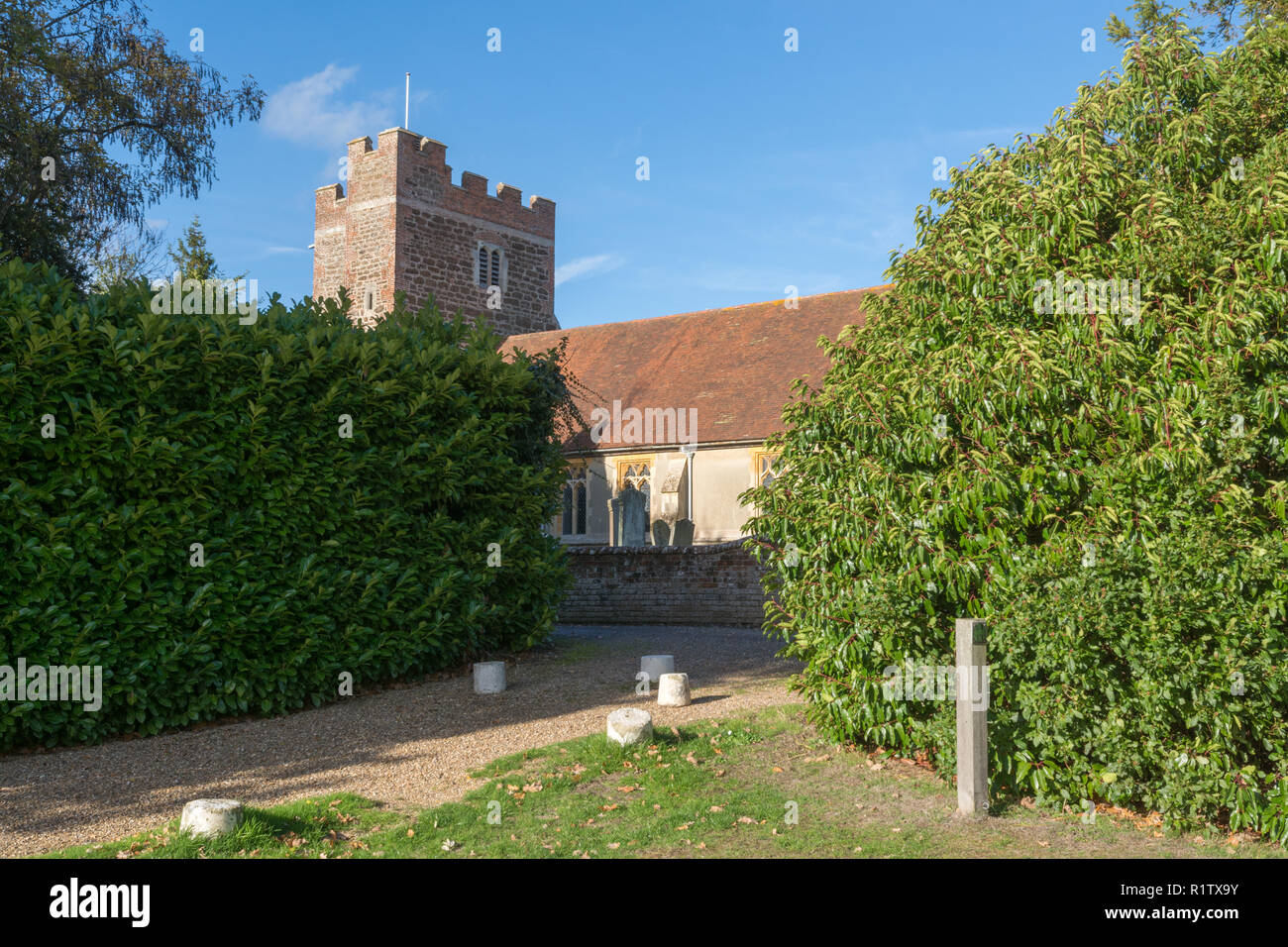 St Michael chiesa parrocchiale nel piccolo villaggio di Heckfield nel Hampshire, Regno Unito, un grado II (2) edificio elencato Foto Stock