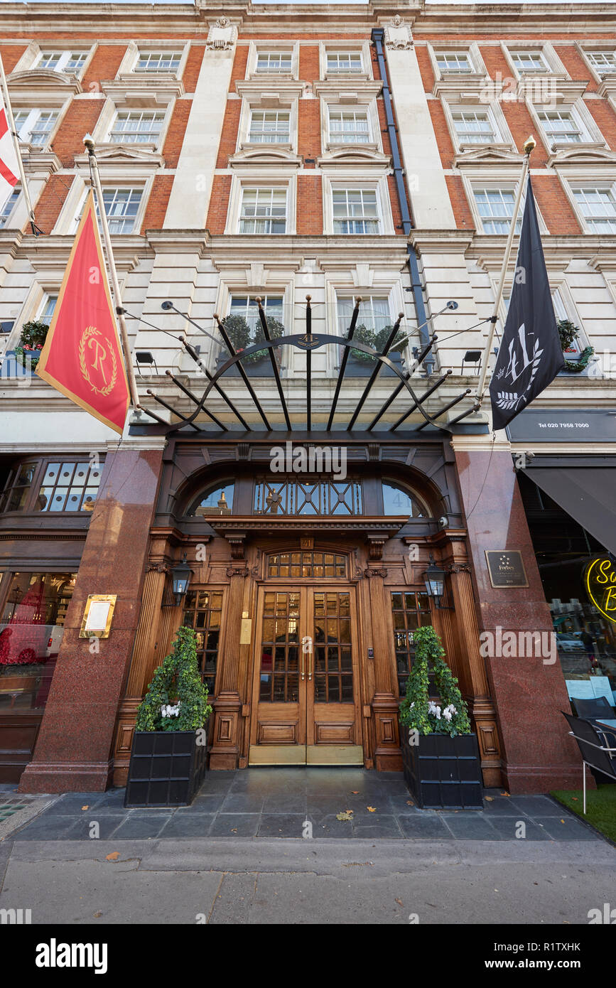 Angolo basso fisheye colpo di facciata di 41 hotel in Londra, Regno Unito, vicino a Buckingham Palace e Victoria Station. Foto Stock