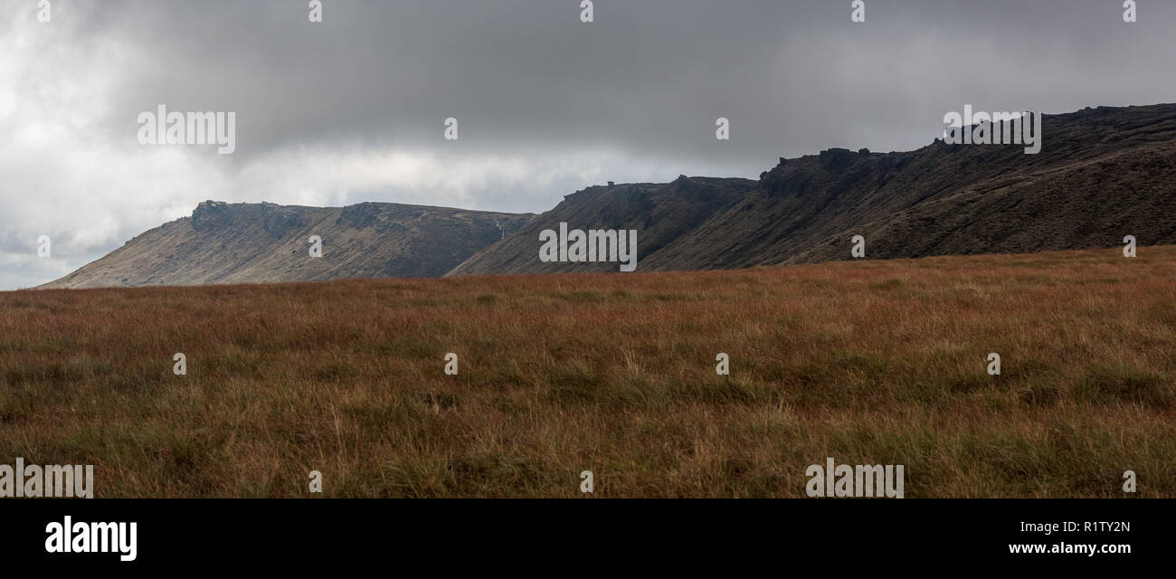 Il bordo settentrionale di Kinder Scout in autunno, il Parco Nazionale di Peak District, REGNO UNITO Foto Stock