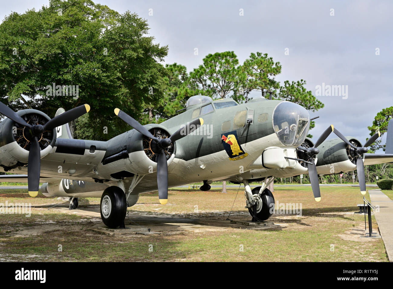 B-17 Flying Fortress una seconda guerra mondiale o la II Guerra Mondiale di bombardieri pesanti sul display statico presso il museo all'aperto, Eglin AFB, Fort Walton Beach Florida, Stati Uniti d'America. Foto Stock