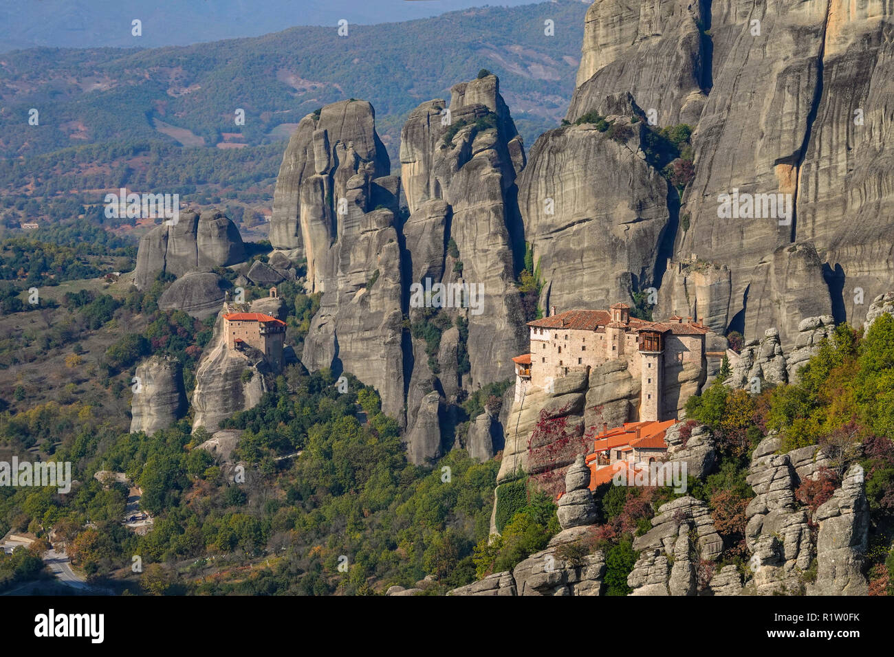Meteora, sito patrimonio mondiale dell'UNESCO, conglomerati di torri e monasteri, Grecia Foto Stock
