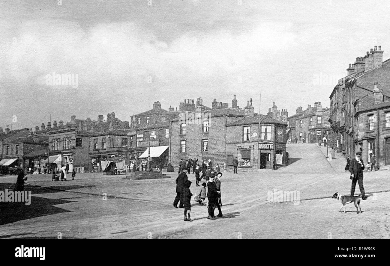 Market Place, Birstall vicino a Leeds all'inizio degli anni '1900 Foto Stock