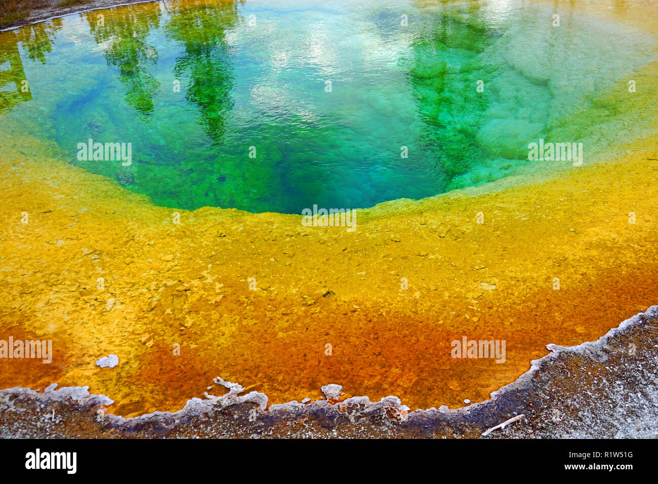 Vista della gloria di mattina piscina nel parco nazionale di Yellowstone, Stati Uniti Foto Stock