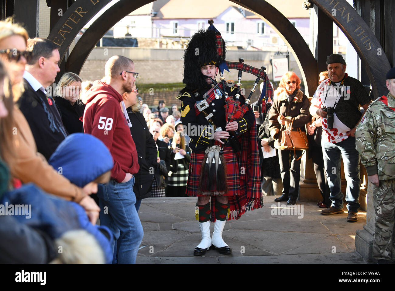 Lone piper dal Royal Scots Dragoon Guards Wellington Servizio ricordo una parata 2018 Foto Stock