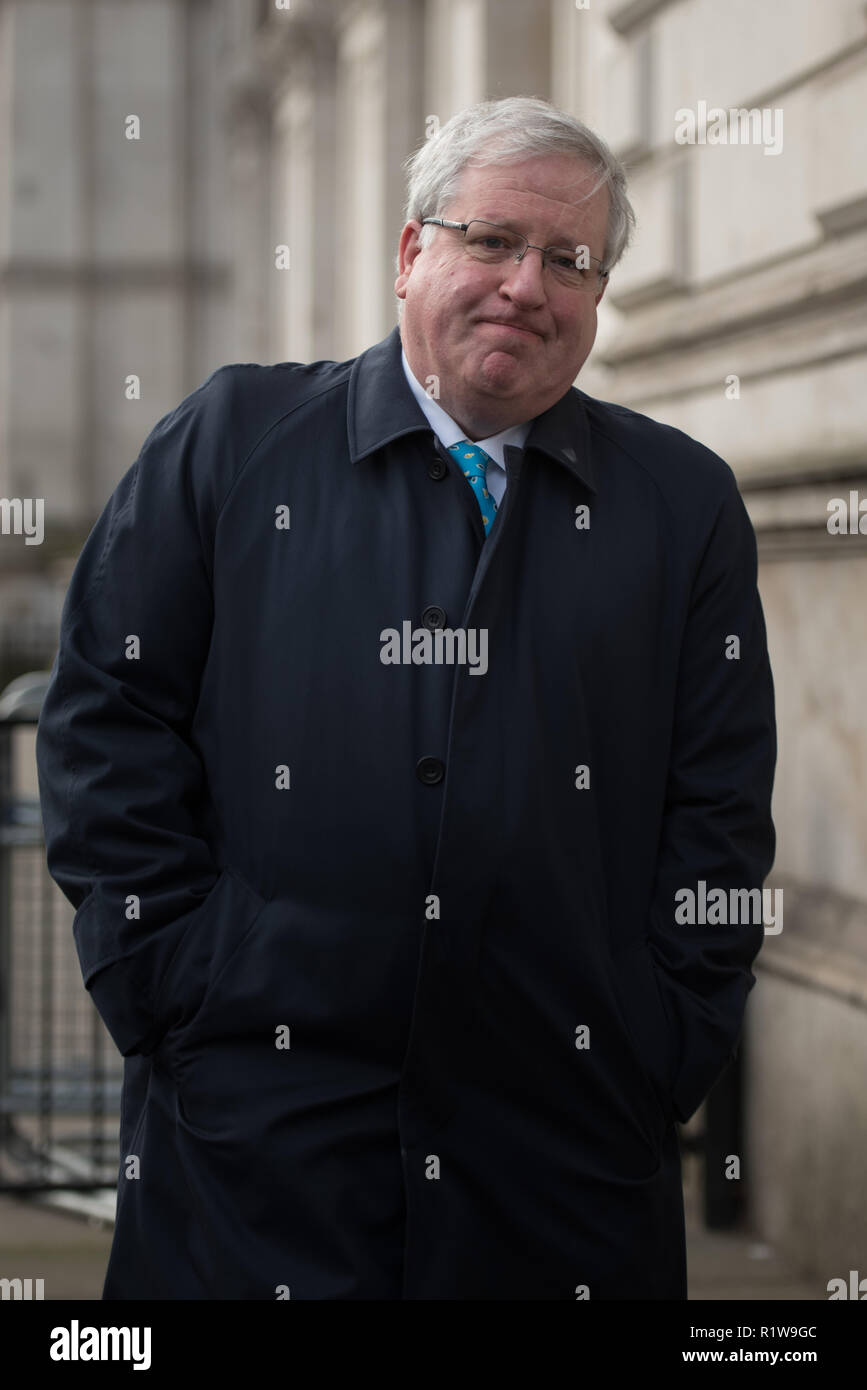 Whitehall, Londra, Regno Unito. Xx Febbraio, 2016. I ministri del governo di arrivare a Downing per partecipare alla riunione del gabinetto . Nella foto: il Segretario di Stato per T Foto Stock