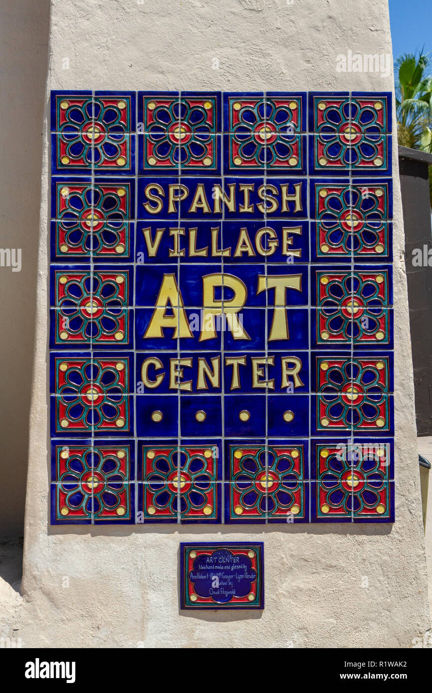 Le piastrelle di ceramica mosaico per il Villaggio Spagnolo Art Center in Balboa Park, San Diego, California, Stati Uniti. Foto Stock