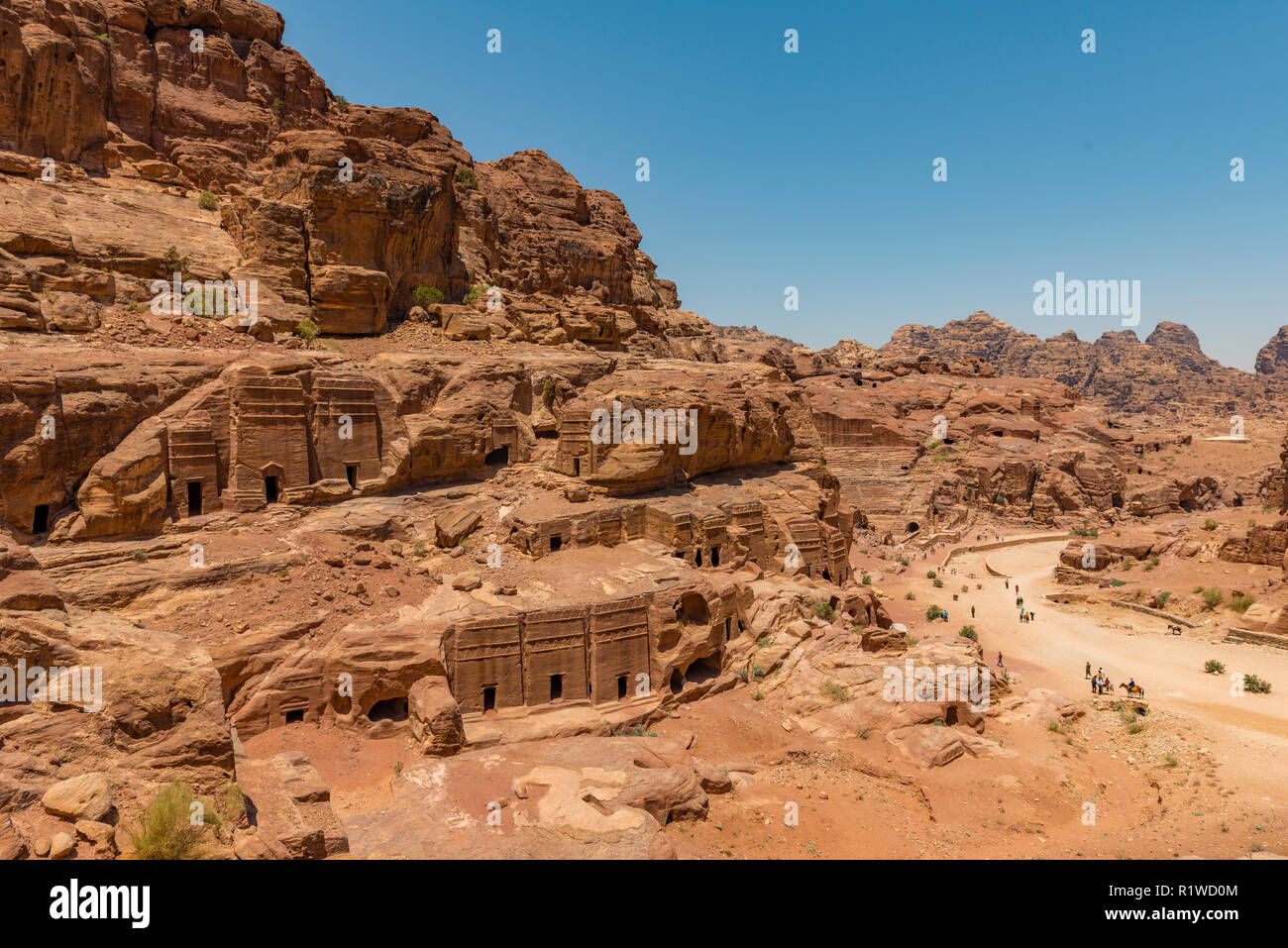 Rocce scolpite case, città Nabataean Petra, vicino a Wadi Musa, Giordania Foto Stock
