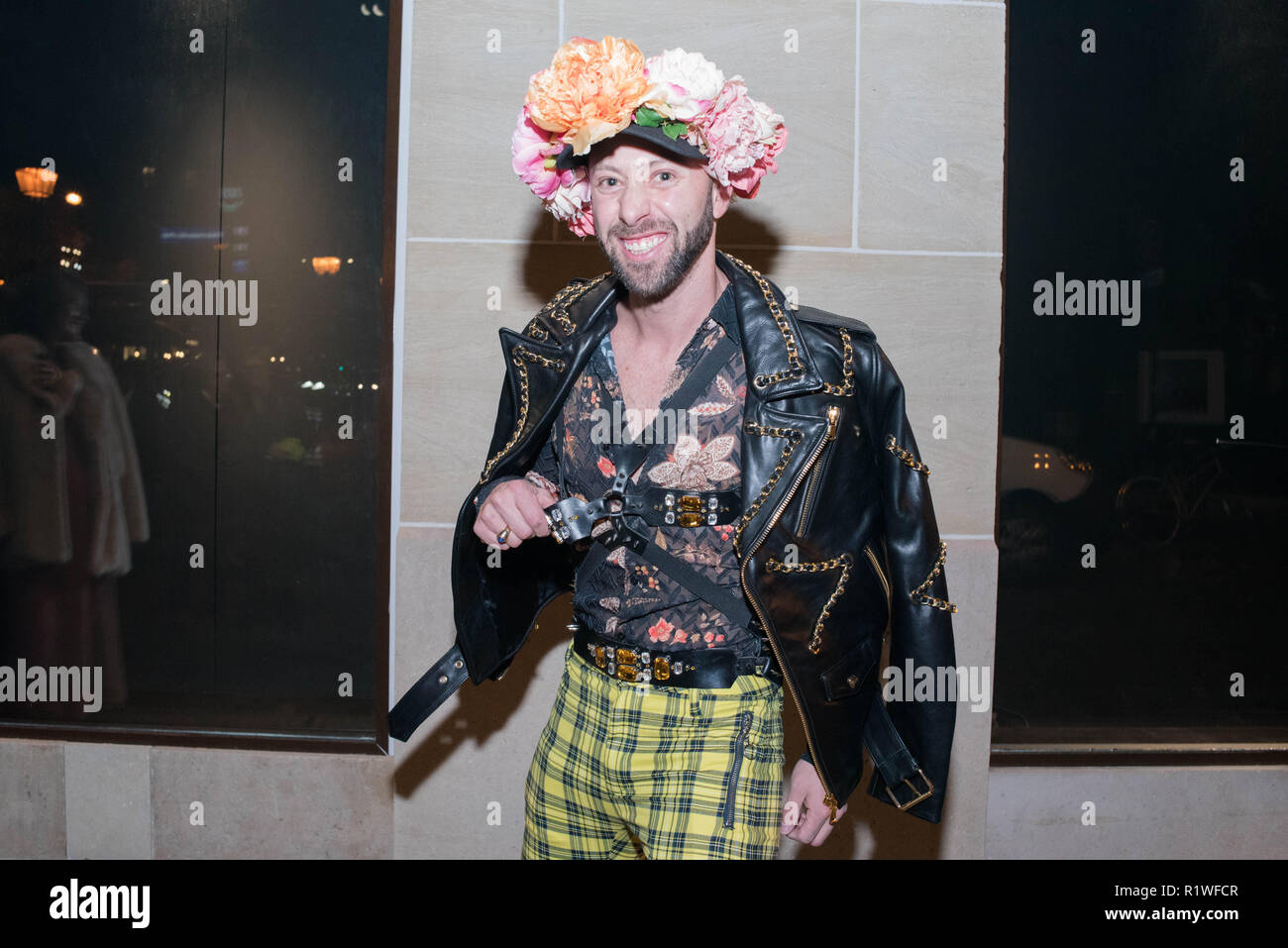 Stilista di moda Mike Adler arriva a partecipare alla mostra del fotografo Ellen Von Unwerth presso il Bookstore > Parigi. Foto Stock