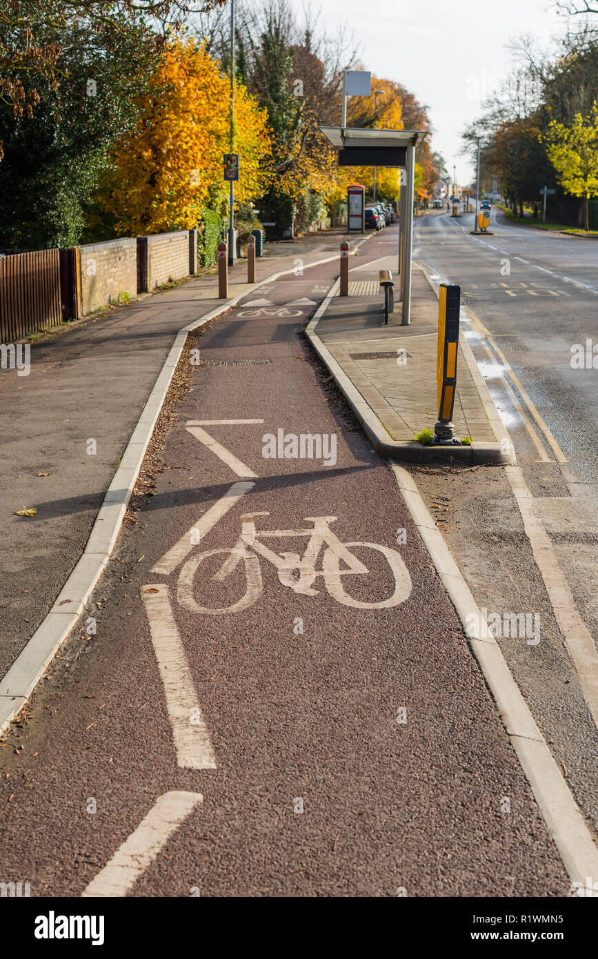 Percorso ciclabile lungo Huntingdon Rd, Cambridge, Regno Unito Foto Stock