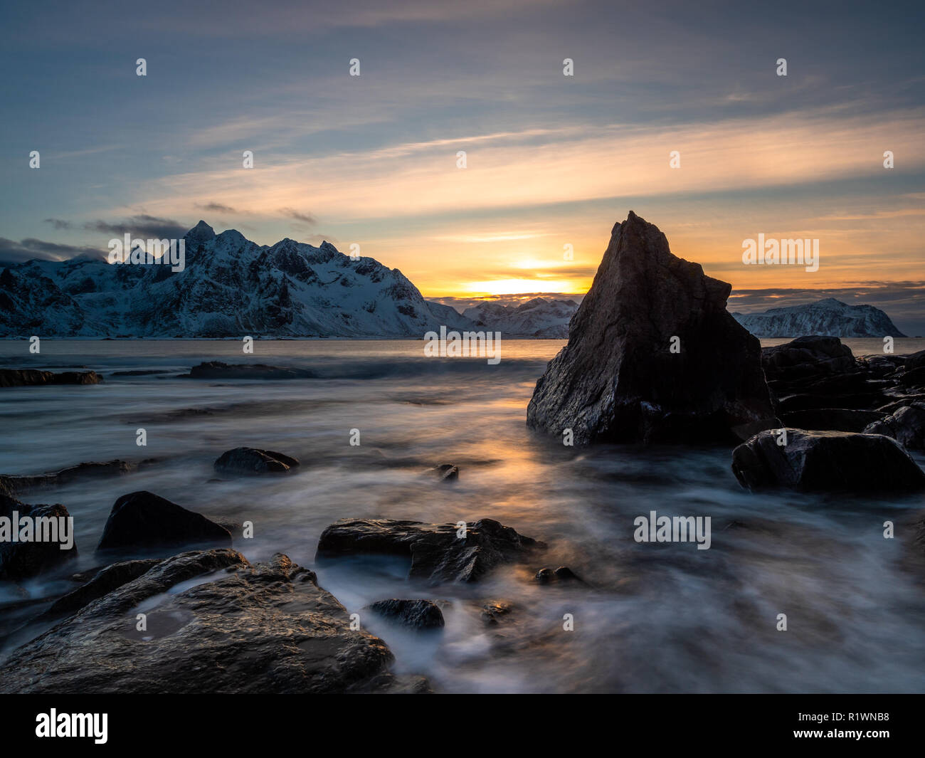 Tramonto alle isole Lofoten. Foto Stock