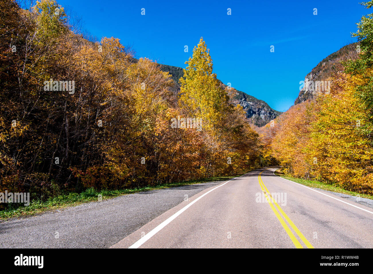 Scena di autunno in Vermont montagne vicino a Stowe Foto Stock