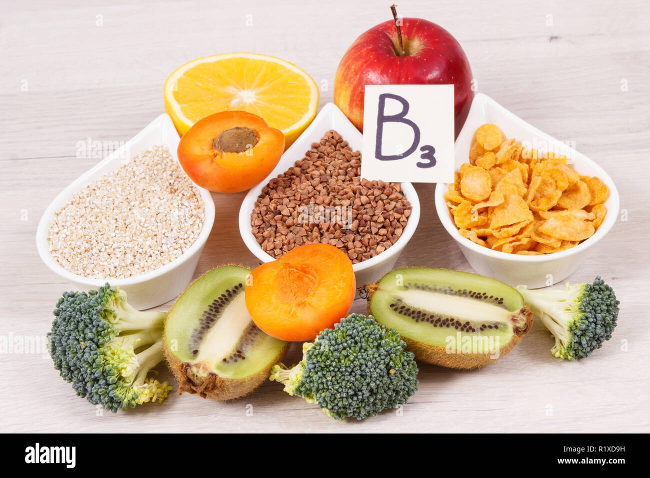 Cibo nutriente come fonte di vitamina B3, la fibra alimentare e minerali  naturali, il concetto di uno stile di vita sano Foto stock - Alamy
