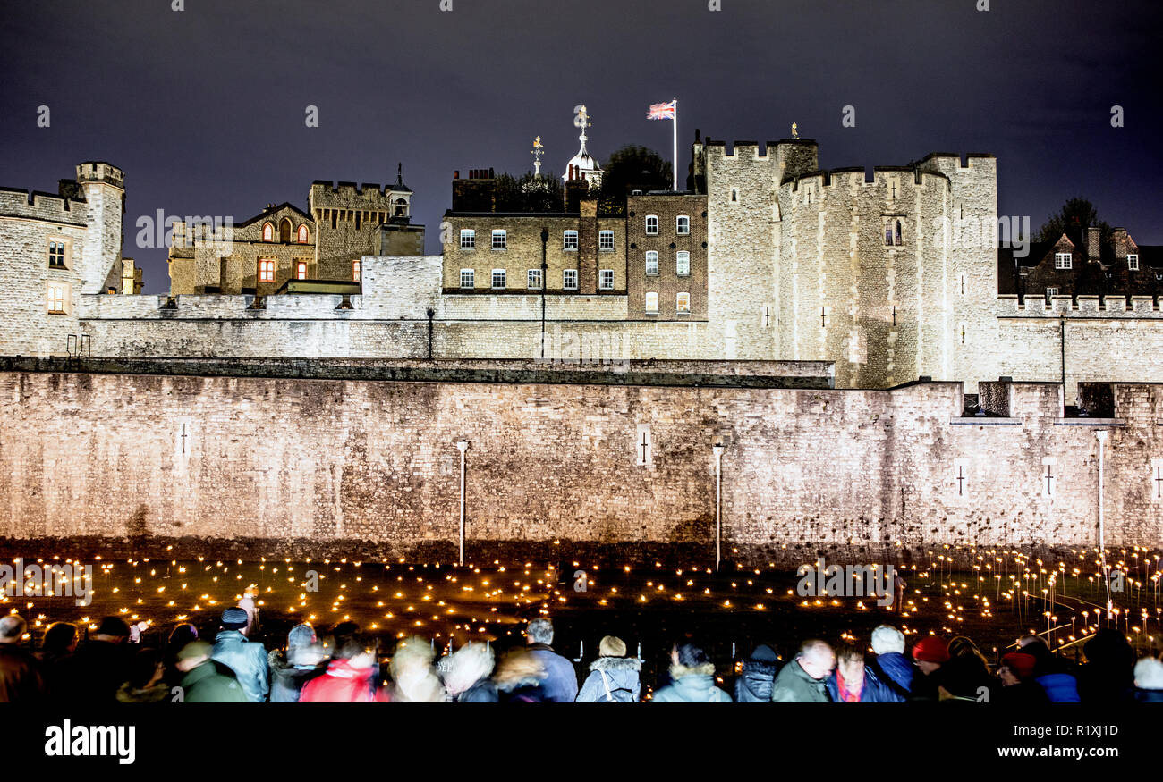 Al di là di approfondimento ombra Guerra Mondiale una memorial presso la Torre di Londra REGNO UNITO Foto Stock