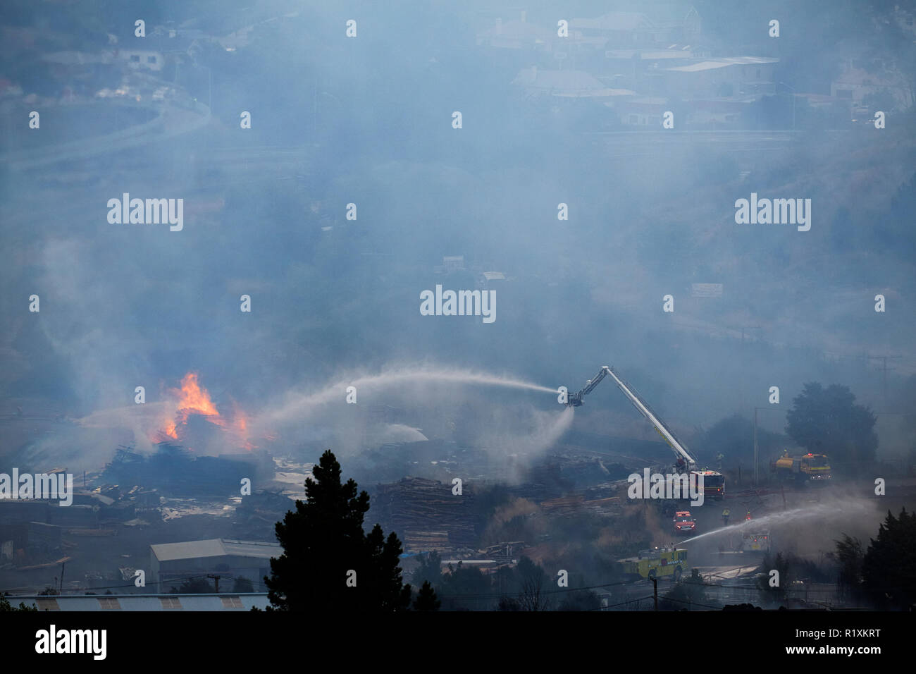 Un incendio nel cantiere di legno a Burnside, Dunedin, Isola del Sud, Nuova Zelanda Foto Stock