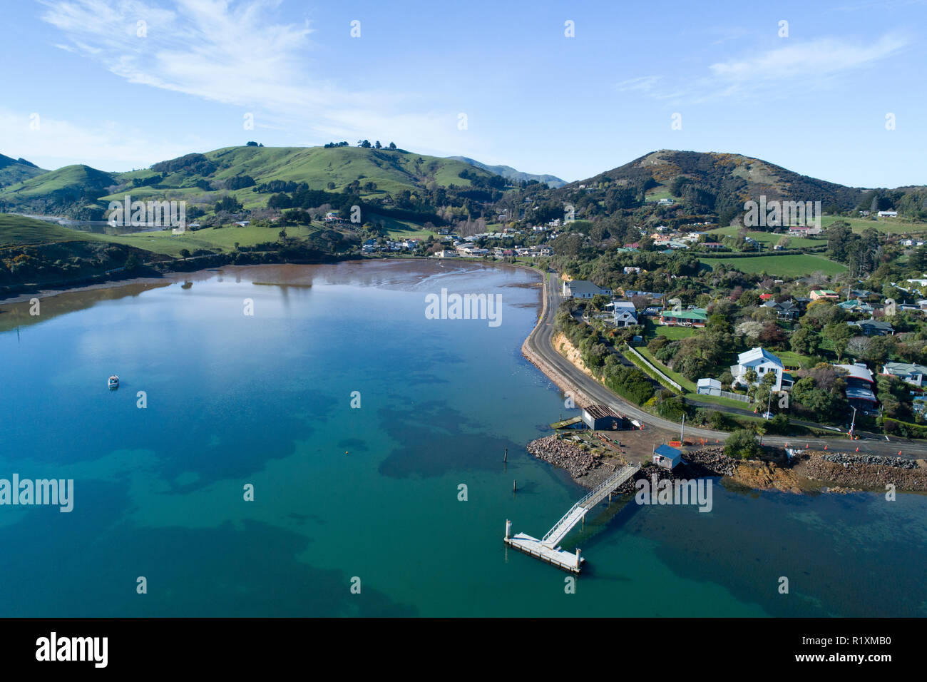 Jetty, Portobello, Penisola di Otago e porto di Otago, Dunedin, South Island, in Nuova Zelanda - antenna fuco Foto Stock
