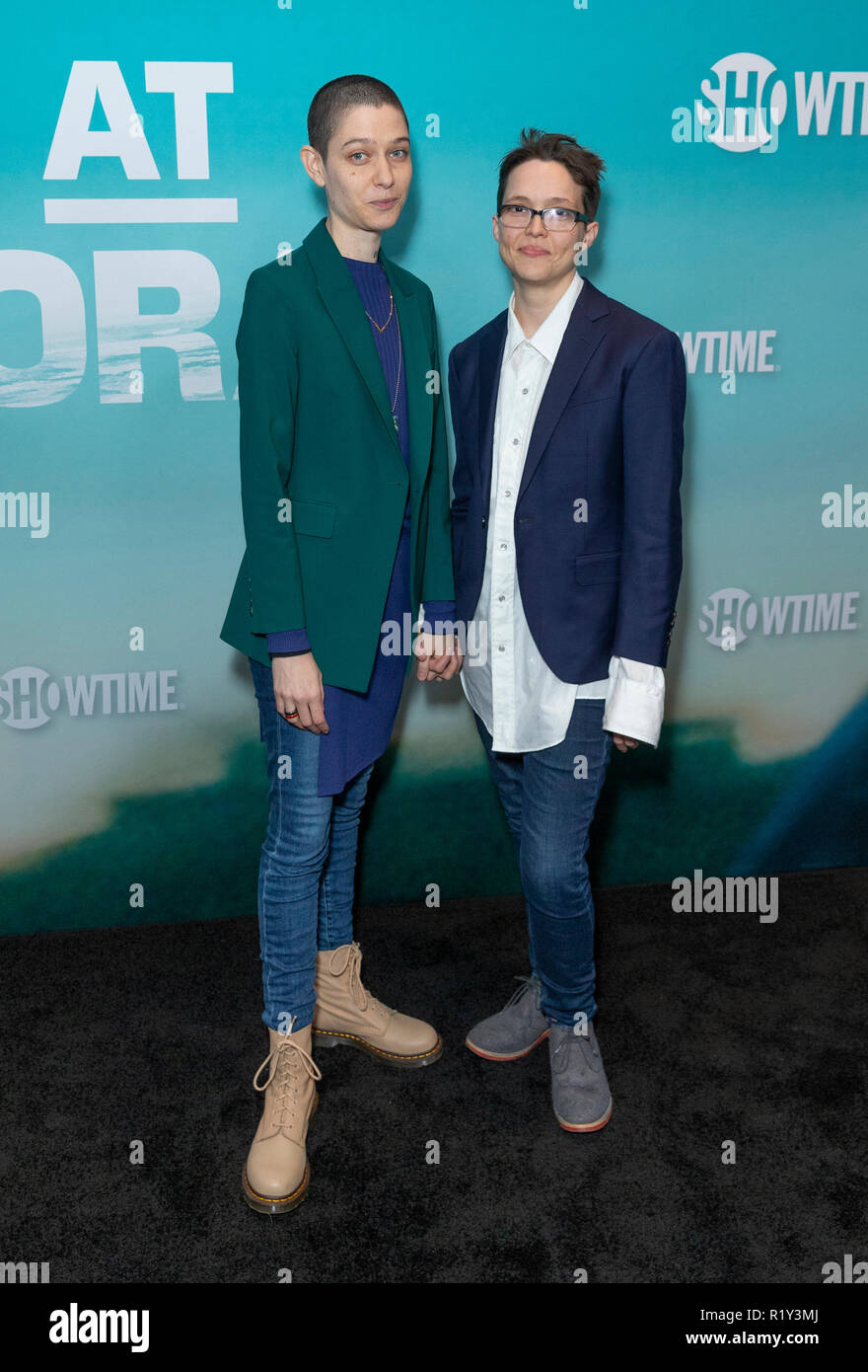 New York, Stati Uniti d'America - 14 Novembre 2018: Asia Kate Dillon (L) assiste la serie di Showtime Premiere di sfuggire a Dannemora a Alice Tully Hall, Lincoln Center Credito: lev radin/Alamy Live News Foto Stock