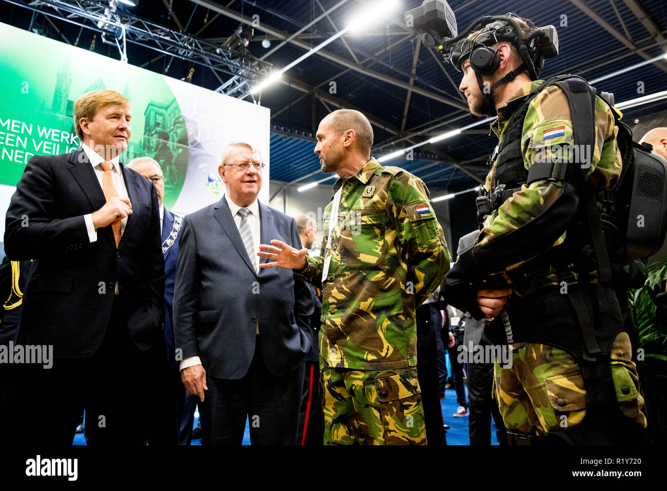 Ahoy Rotterdam, Paesi Bassi. Xv Nov, 2018. Re Willem-Alexander dei Paesi Bassi visiti la trentesima Conferenza olandese della difesa e della sicurezza nel settore Ahoy Rotterdam, Paesi Bassi, 15 novembre 2018. Credito: Patrick van Katwijk/ |/dpa/Alamy Live News Foto Stock