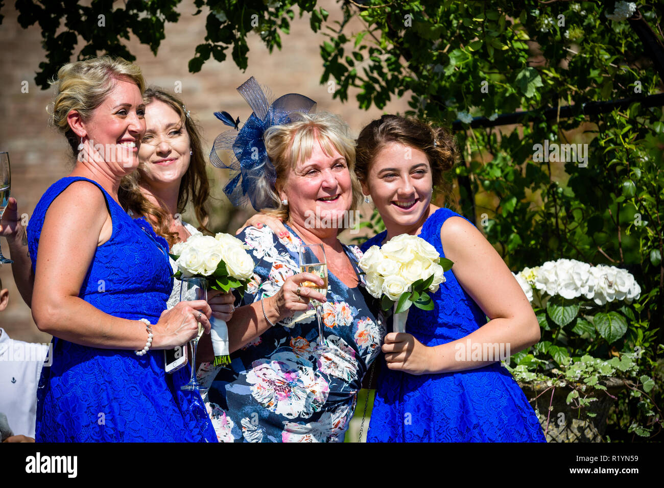 Giardino la celebrazione dei matrimoni in Inghilterra durante l'estate del 2018 Foto Stock