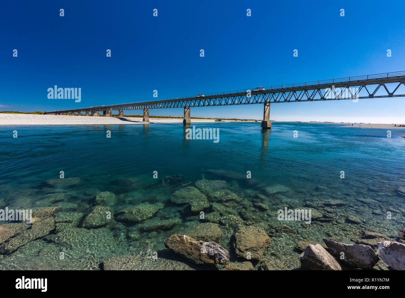 La Nuova Zelanda è più lungo-lane ponte sopra il fiume Haast, Sud Westland Foto Stock
