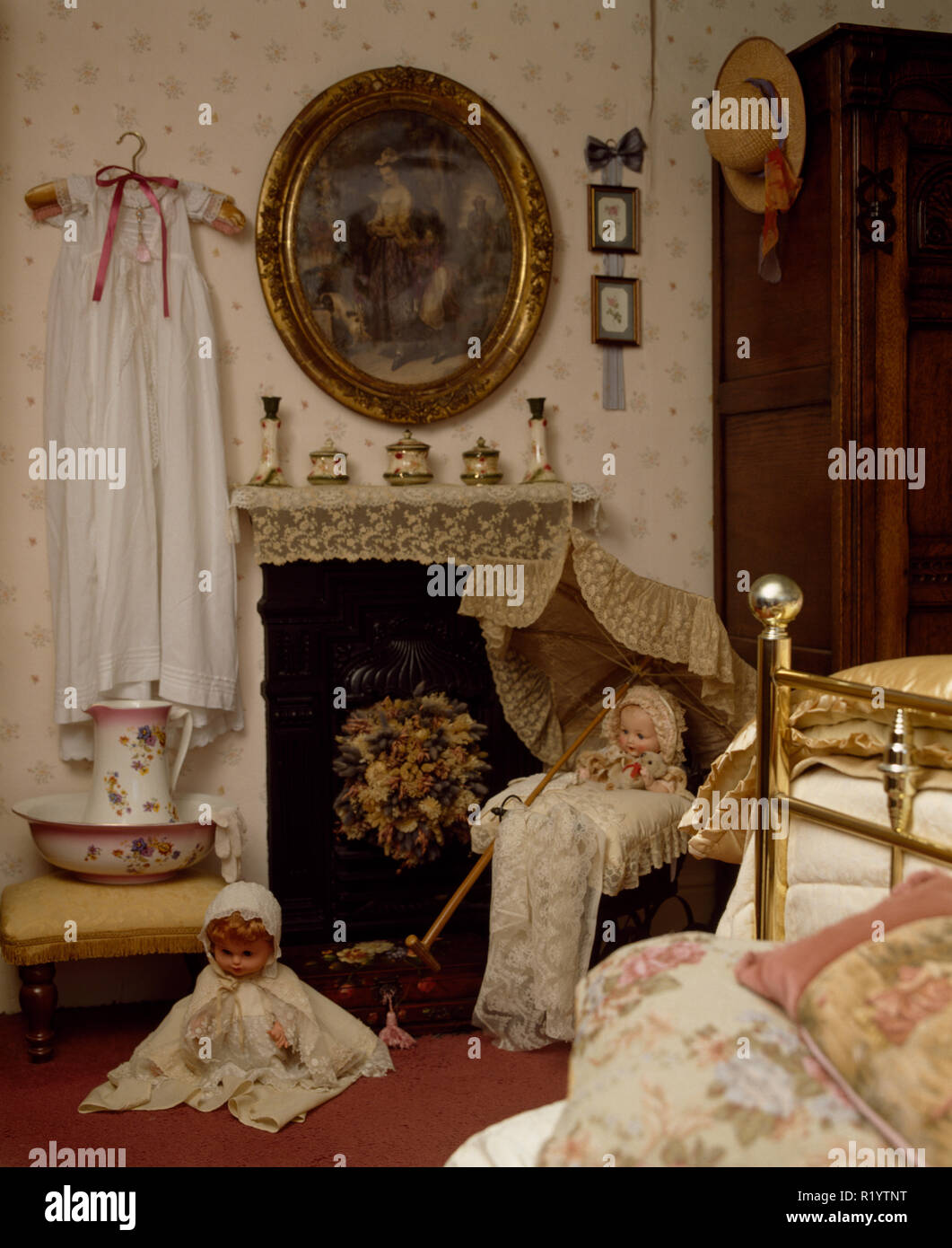 Bambole Vintage in stile vittoriano camera da letto Foto Stock