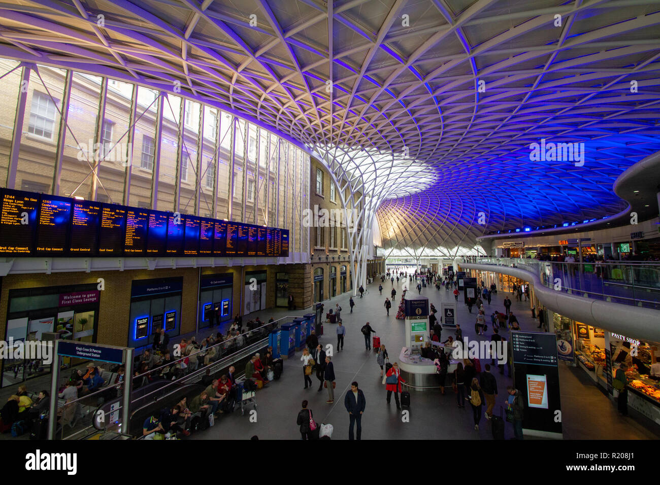 Londra/Inghilterra - 06.03.2014: Londra Kings Cross Station interno Foto Stock