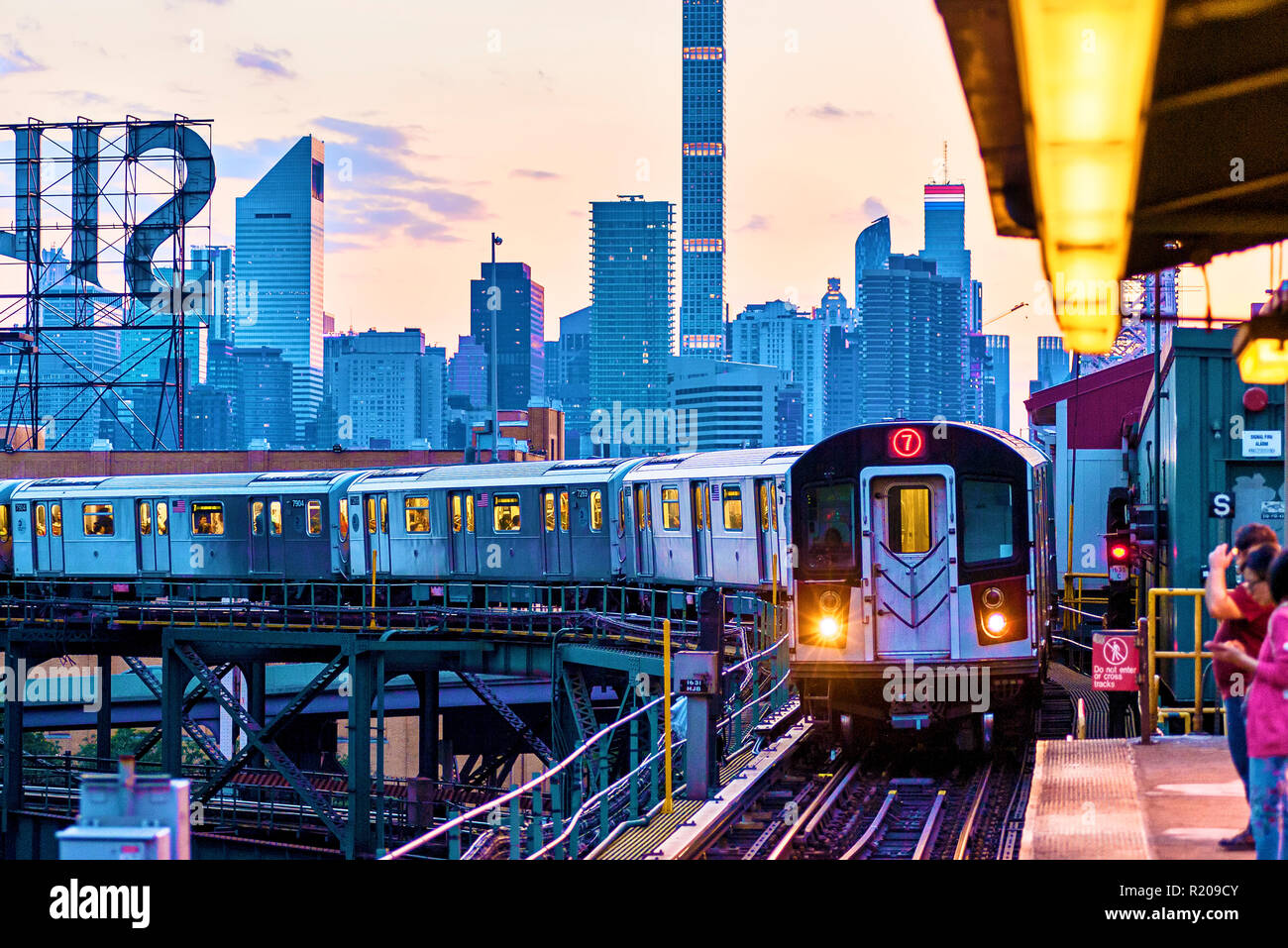 New York treno della metropolitana n. 7 Long Island City, Queens, Queensboro Plaza di New York City Foto Stock