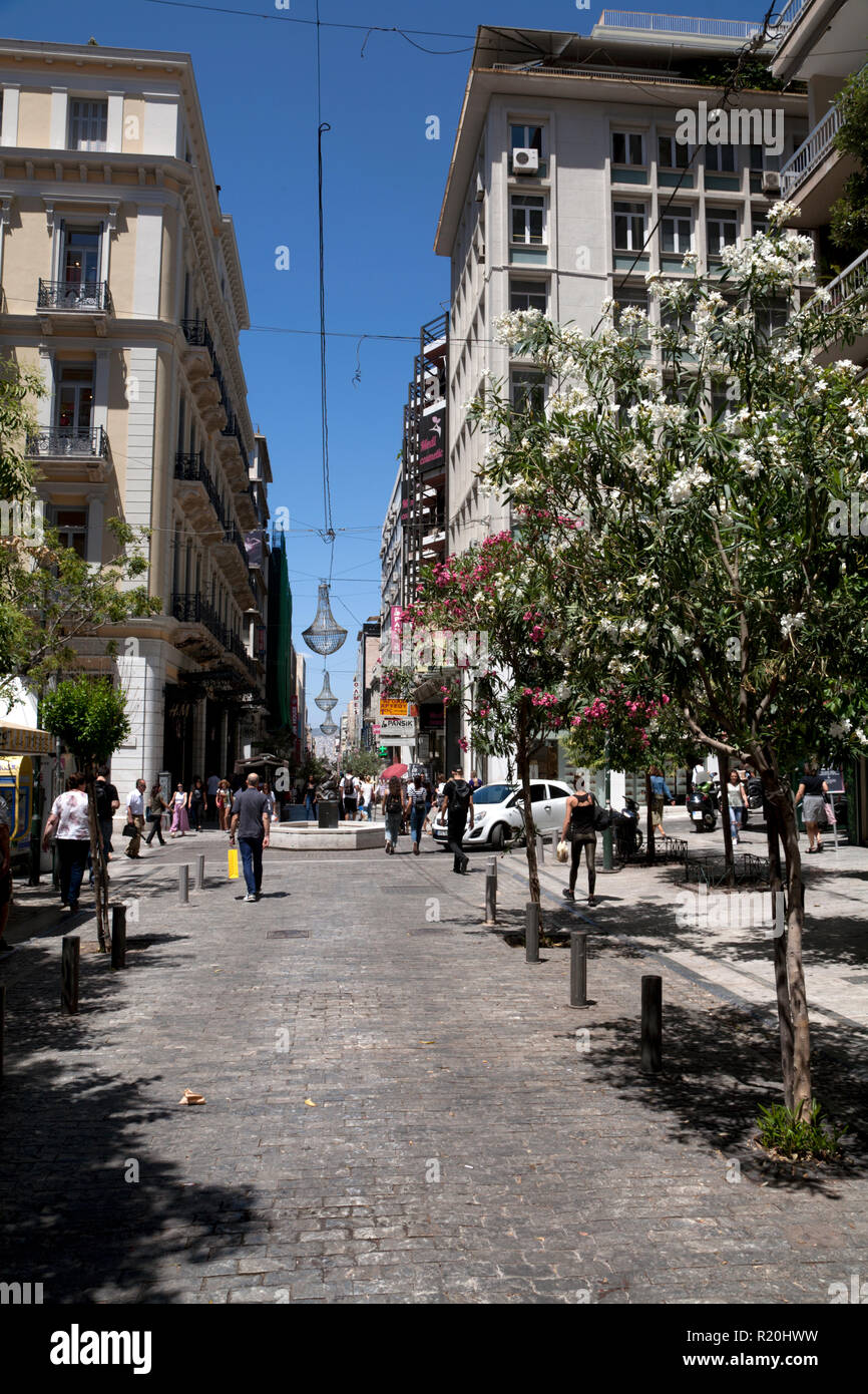 Shoppng precinct ermou syntagma Atene GRECIA Foto Stock