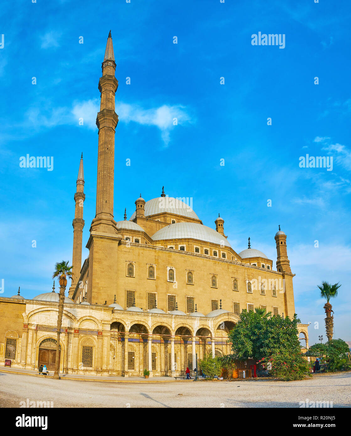 Alti minareti di stile Ottomano Alabastro (Muhammad Ali Moschea), uno dei più importanti monumenti della cittadella di Saladino al Cairo, Egitto. Foto Stock