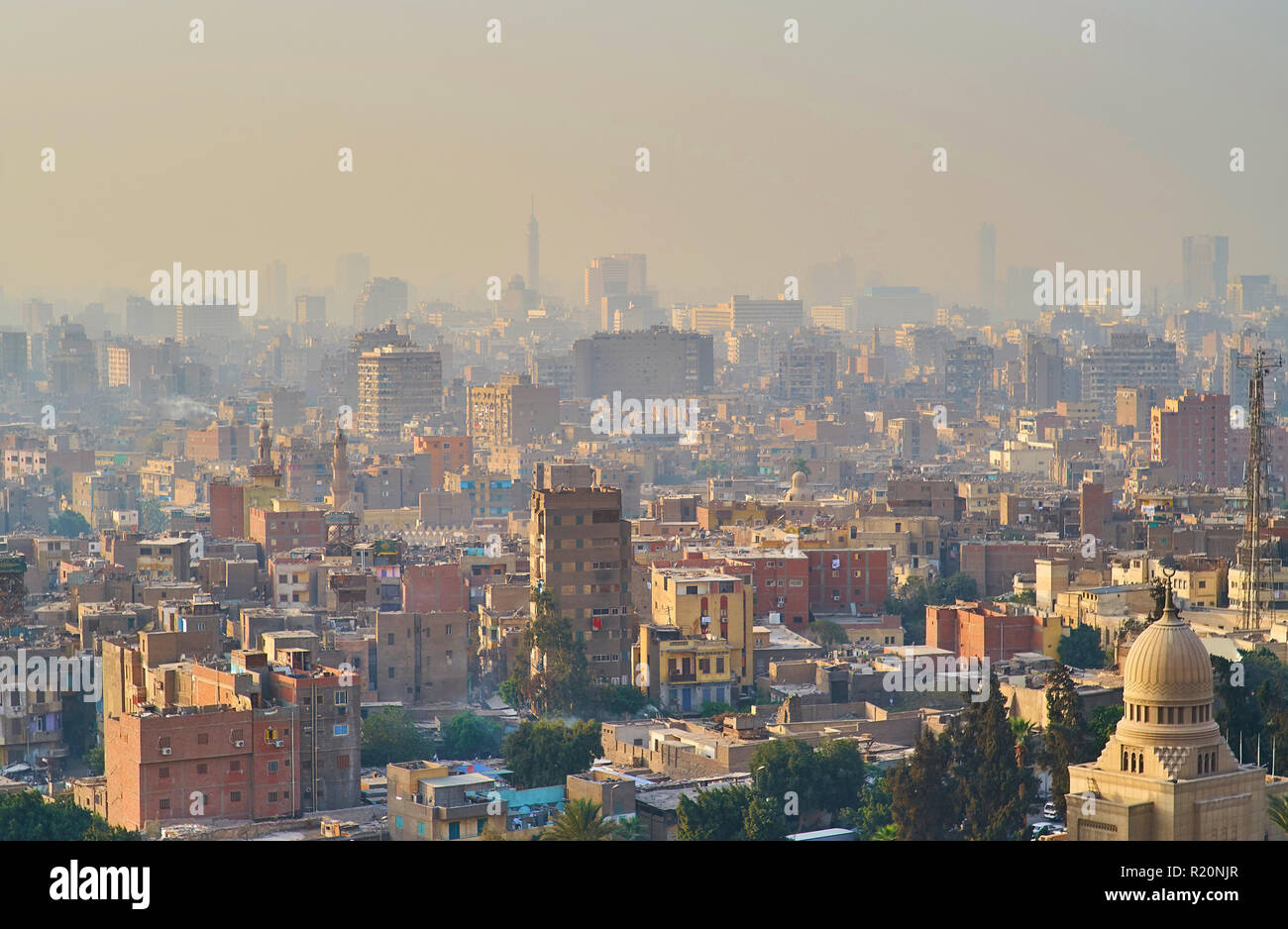 Saladino Cittadella è il posto migliore per ammirare il tramonto sulla città e osservare il vecchio alloggiamento, moderno ed alto sorge, storico moschee con cupole intagliato Foto Stock