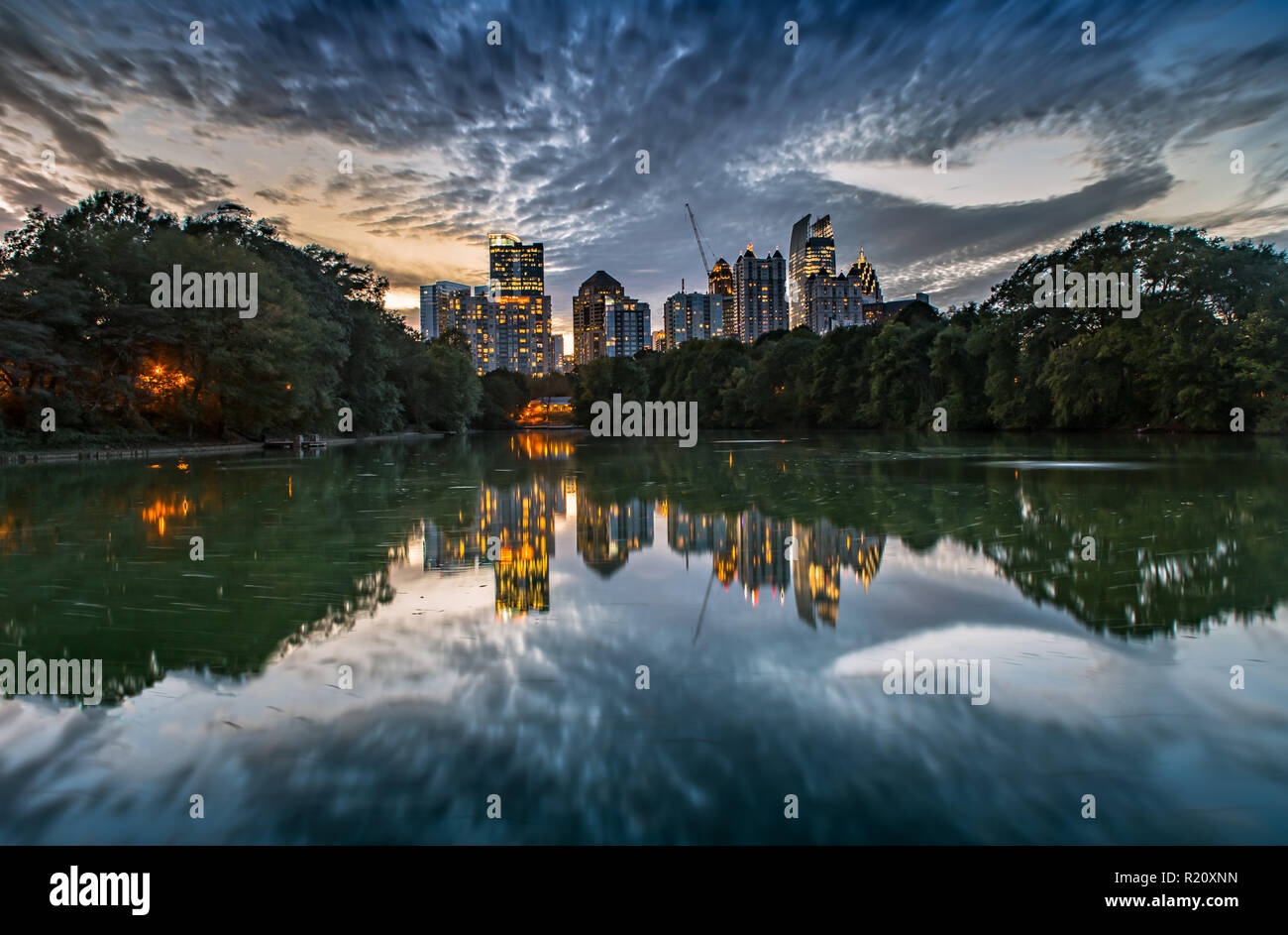 Atlanta Skyline dal parco piemontese al crepuscolo Foto Stock