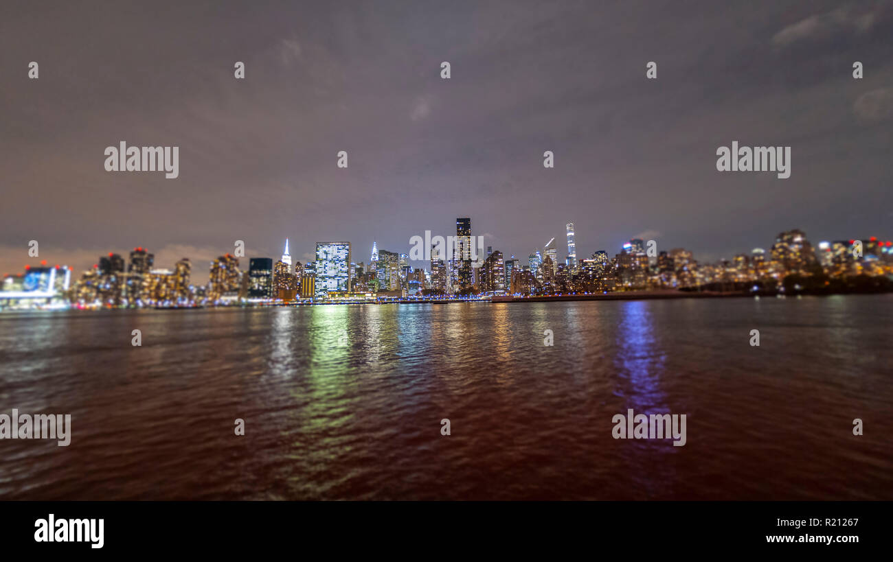 Skyline di Manhattan a New York visto dalla città di Long Island, Queens Martedì, Novembre 13, 2018. (Â© Richard B. Levine) Foto Stock