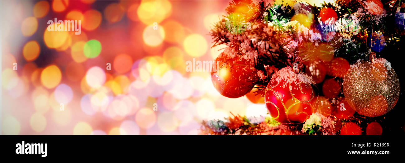Immagine composita del natale cerchio giallo luci Foto Stock