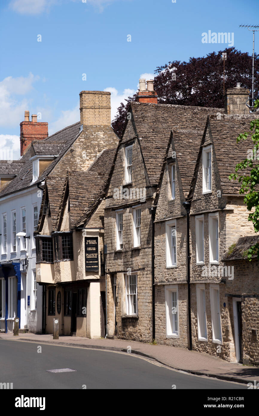 Tipica architettura Cotswold nelle pittoresche strade di, Cirencester Gloucestershire, Cotswolds, REGNO UNITO Foto Stock