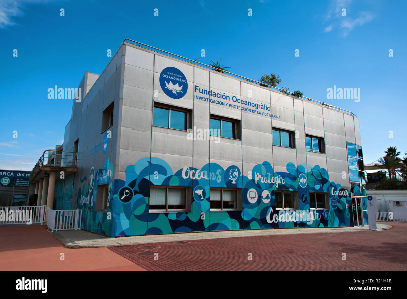 L'edificio amministrativo della fondazione di vita marina di protezione alla oceanografo Foto Stock