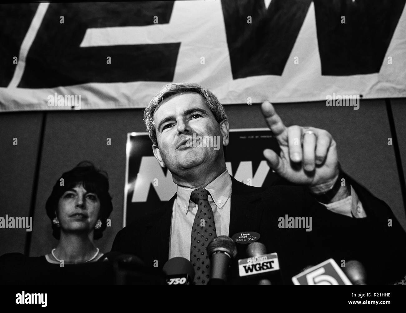 Newt Gingrich parla al suo partito di vittoria è un politico e un autore americani che ha servito come il cinquantesimo presidente della Camera dei rappresentanti degli Stati Uniti dal 1995 al 1999. Membro del Partito Repubblicano, è stato il Rappresentante degli Stati Uniti per il 6° distretto congressuale della Georgia che serve Atlanta settentrionale e le aree vicine dal 1979 fino alle sue dimissioni nel 1999. Nel 2012, Gingrich si candidò senza successo alla nomina repubblicana al presidente degli Stati Uniti. Foto Stock