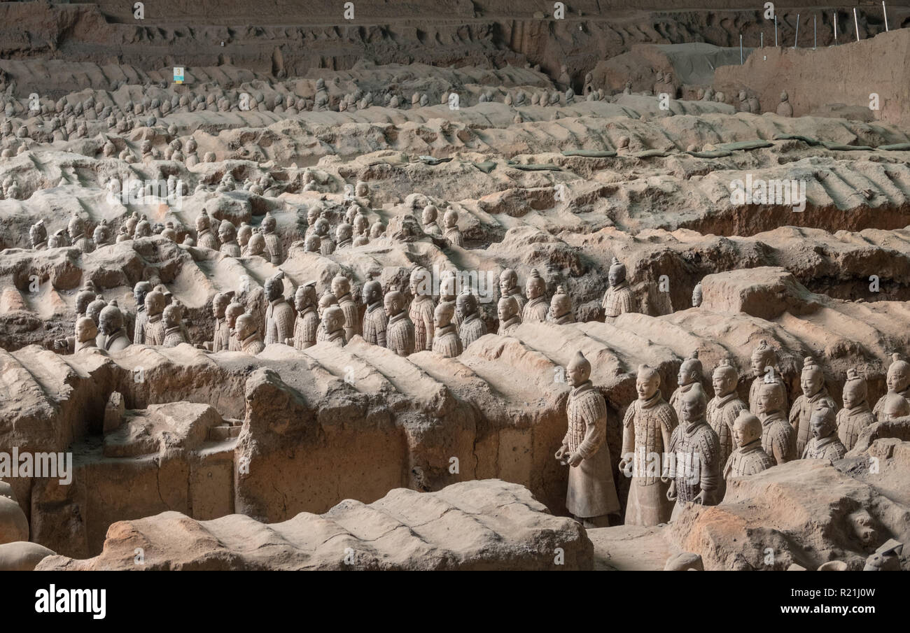 Esercito di Terracotta Warriors sepolto nella tomba imperatore fuori Xian Cina Foto Stock