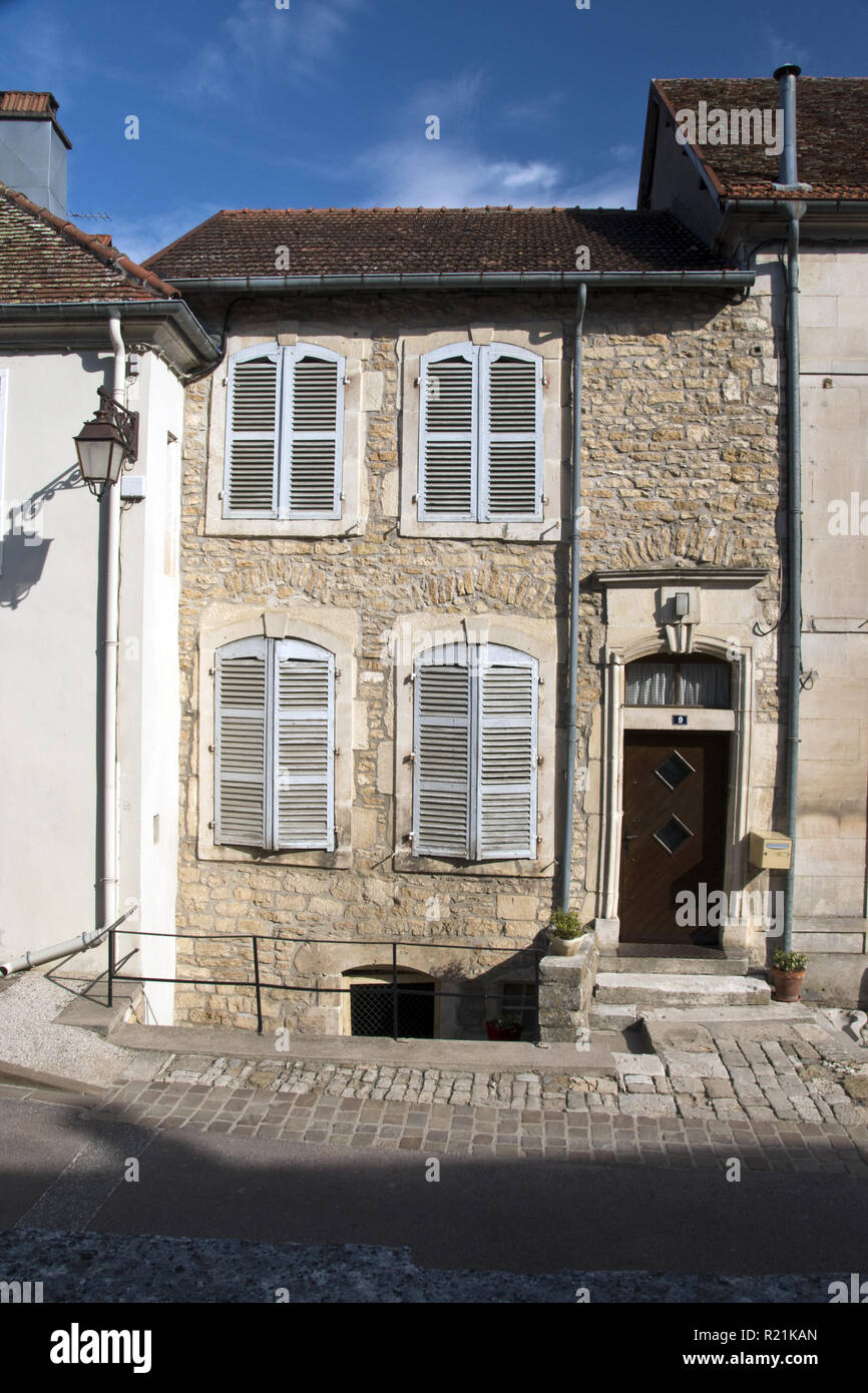 Case di pietra in Bourmont, una collina paese designato un villaggio di cultura, in Haute-Marne dipartimento del nord-est della Francia. Foto Stock