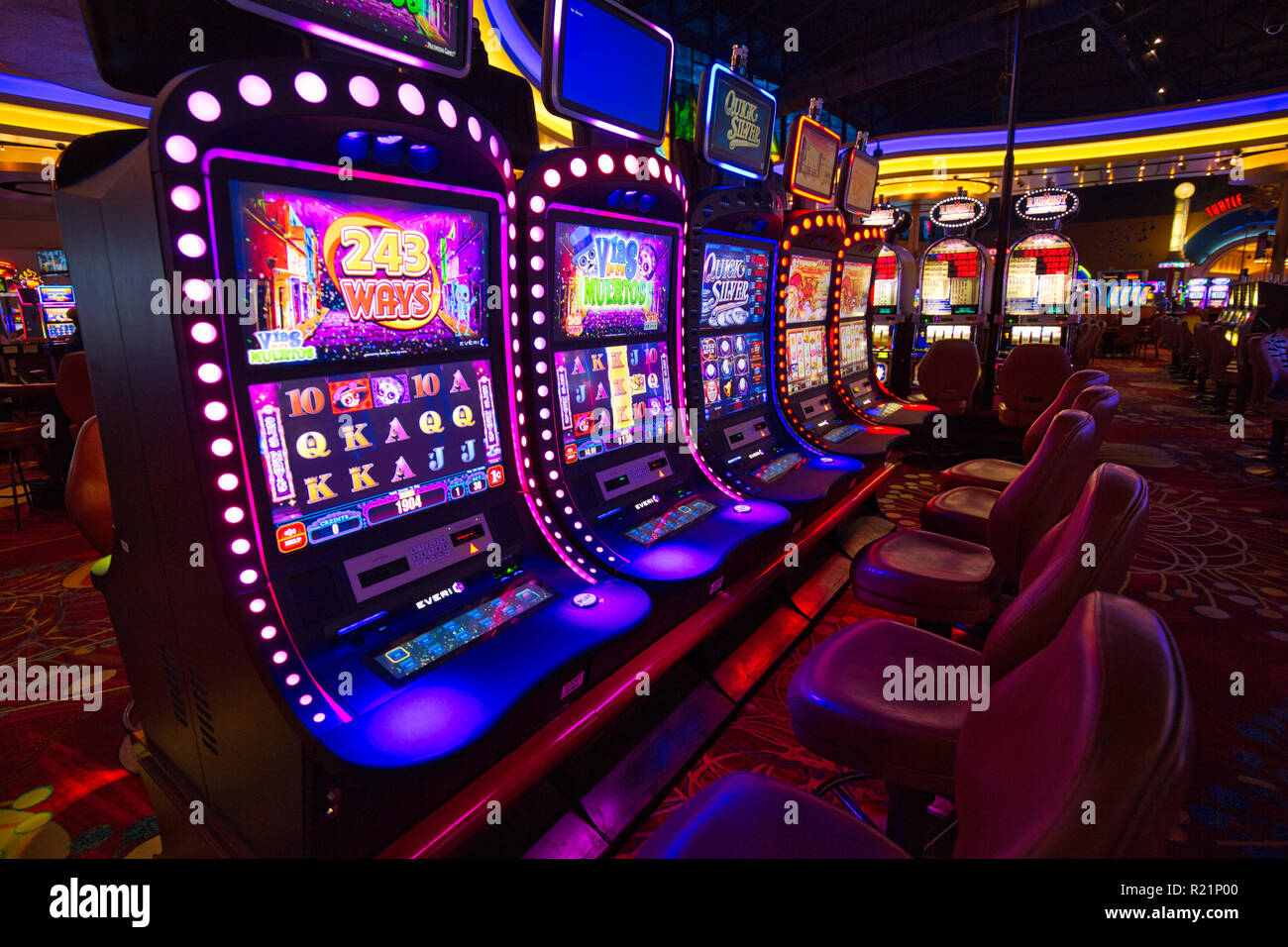 Las Vegas, Nevada-March 10, 2017: Casino macchine in area di intrattenimento di notte Foto Stock
