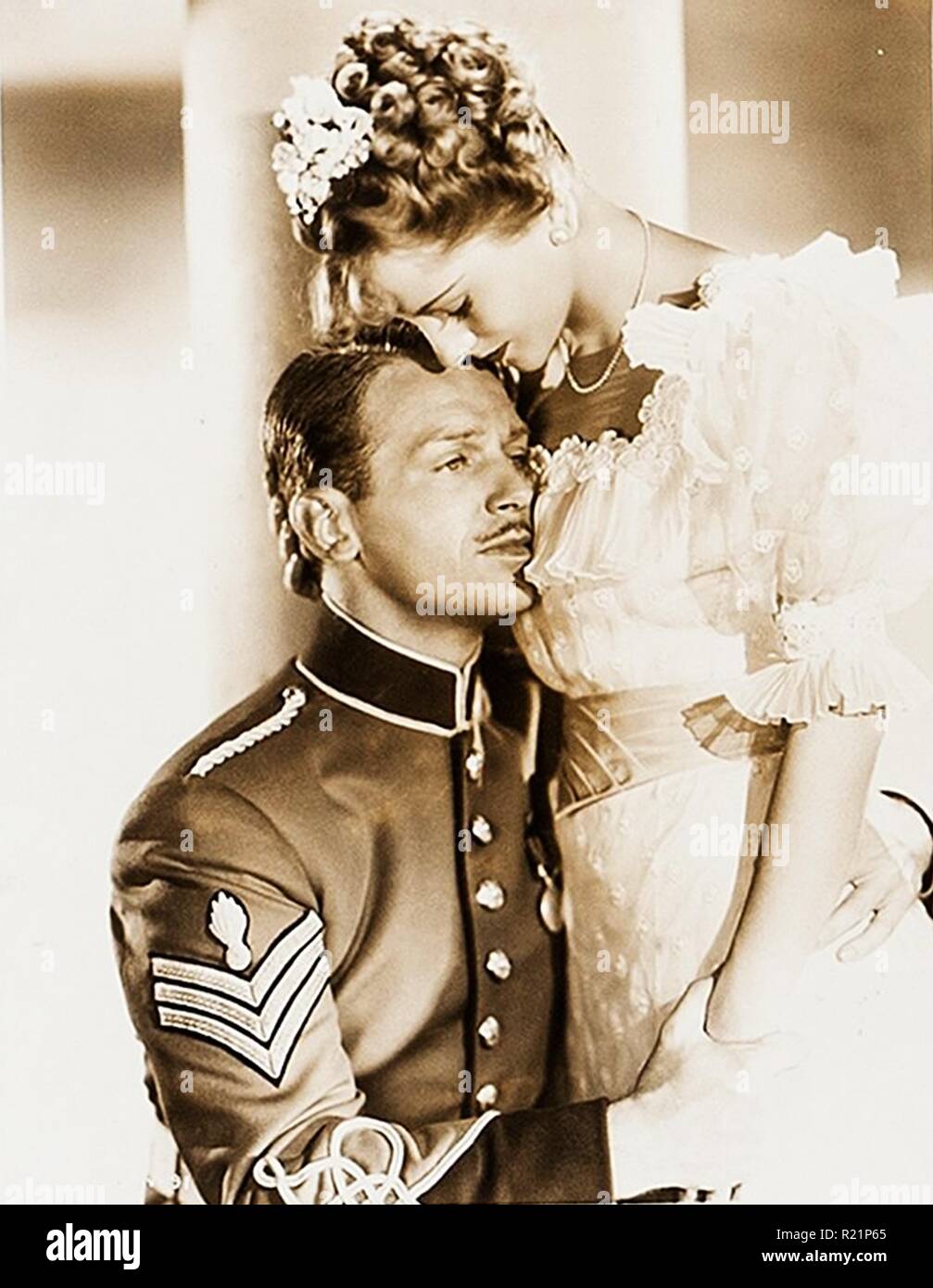 1939 RKO film di avventura diretto da George Stevens e interpretato da Cary Grant, Victor McLaglen e Douglas Fairbanks Jr, vagamente basato sull'omonimo poema di Rudyard Kipling combinati con elementi della sua storia breve raccolta tre soldati. Il film è di circa tre British Sergeants e Gunga Din, loro bhisti nativo (portatrice d'acqua), che combattono il Thuggee, un culto indiano, in colonial India britannica. Il cast di supporto dispone di Joan Fontaine, Eduardo Ciannelli e nel ruolo del titolo, Sam Jaffe. Il film epico è stato scritto da Joel Sayre e Fred Guiol da una storyline da Ben Hecht e Cha Foto Stock