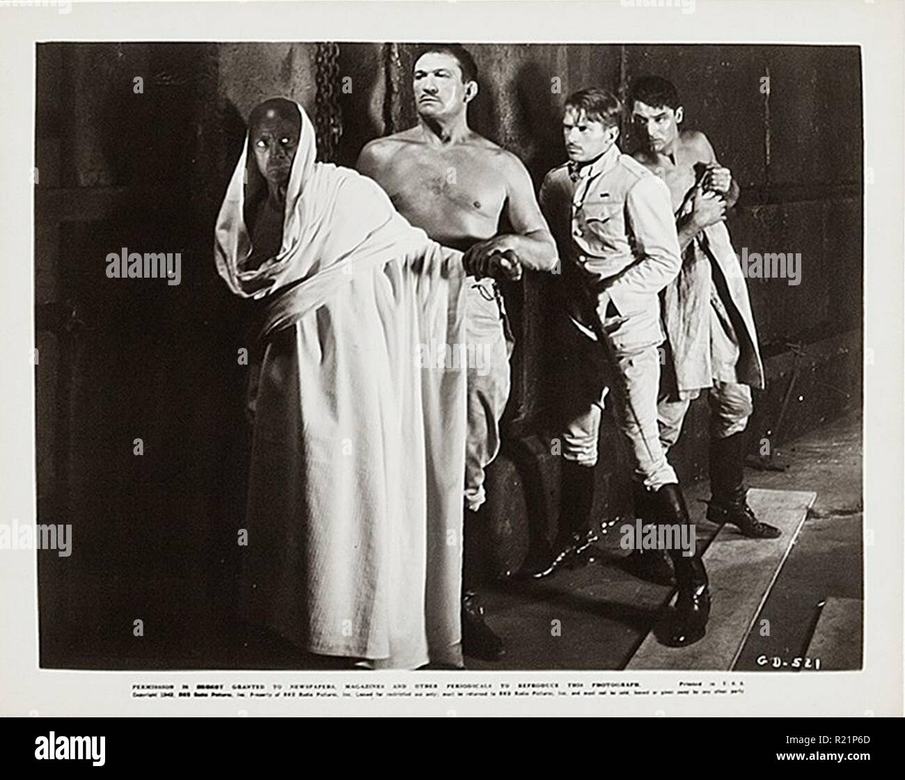 1939 RKO film di avventura diretto da George Stevens e interpretato da Cary Grant, Victor McLaglen e Douglas Fairbanks Jr, vagamente basato sull'omonimo poema di Rudyard Kipling combinati con elementi della sua storia breve raccolta tre soldati. Il film è di circa tre British Sergeants e Gunga Din, loro bhisti nativo (portatrice d'acqua), che combattono il Thuggee, un culto indiano, in colonial India britannica. Il cast di supporto dispone di Joan Fontaine, Eduardo Ciannelli e nel ruolo del titolo, Sam Jaffe. Il film epico è stato scritto da Joel Sayre e Fred Guiol da una storyline da Ben Hecht e Cha Foto Stock