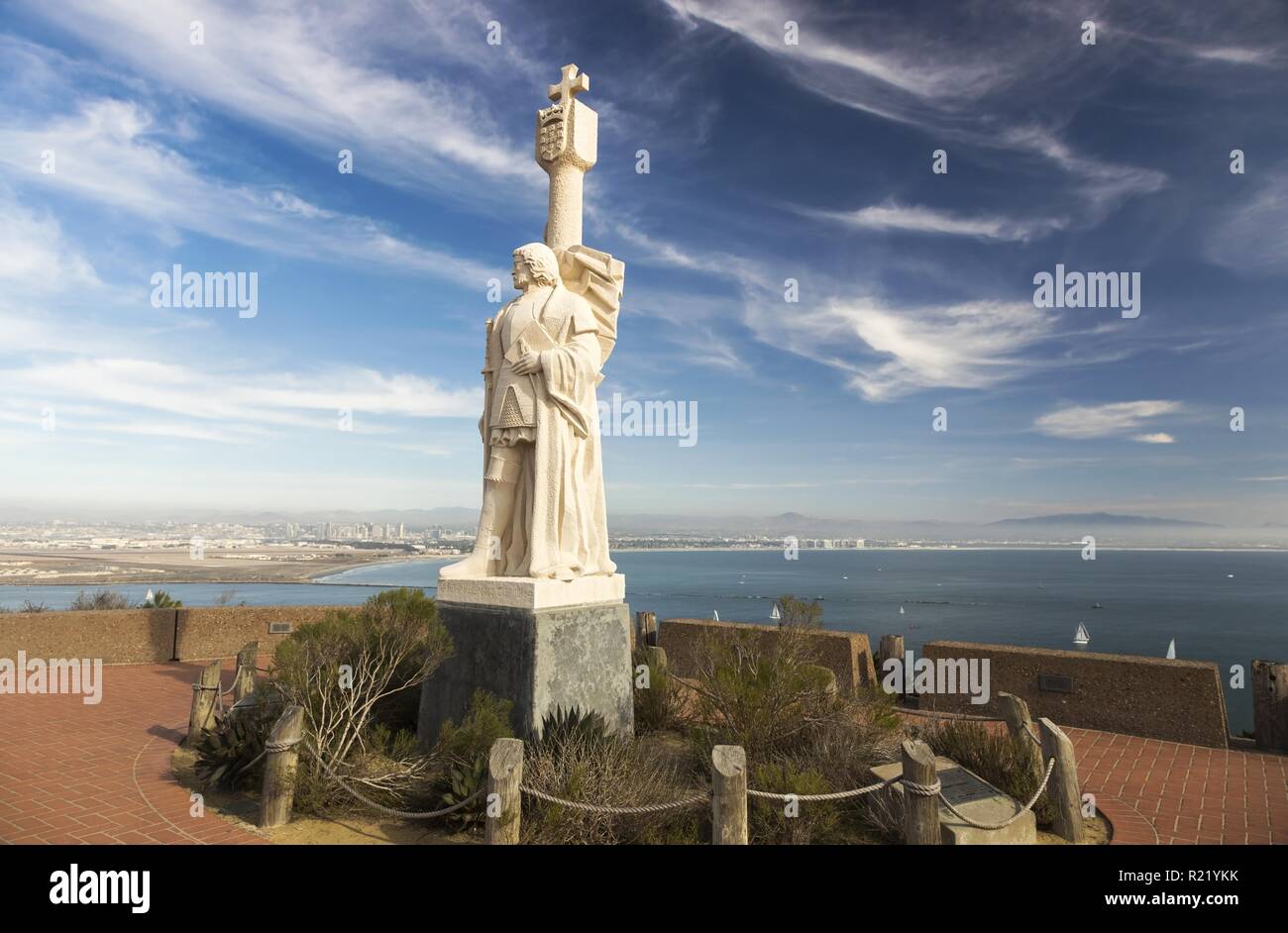 Cabrillo National Monument statua al punto Loma e la baia di San Diego Seascape in background Foto Stock