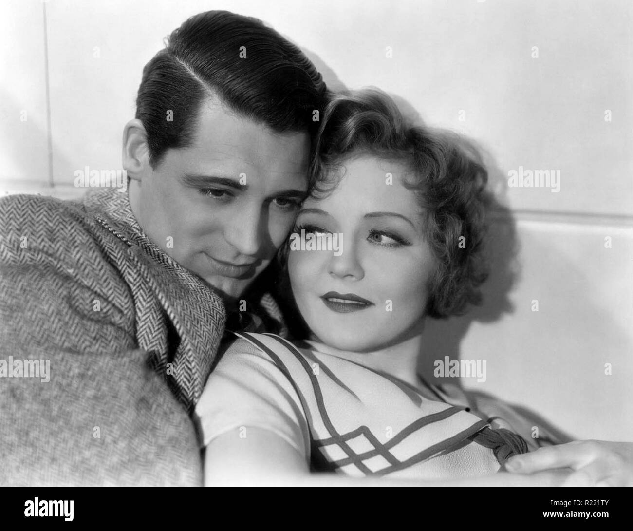 1933 American pre-codice film di fiction con protagonista Nancy Carroll e Cary Grant come una giovane coppia innestata su una crociera sul mare, con la donna essendo implicata nella morte del suo ex amante. Il cast di supporto include Jack La Rue in una particolarmente memorabile sequenza opposta concedere in cui quest'ultimo violentemente fruste di lui. Il film è stato diretto da Paul Sloane. Credito: Hollywood Archivio foto / MediaPunch Foto Stock