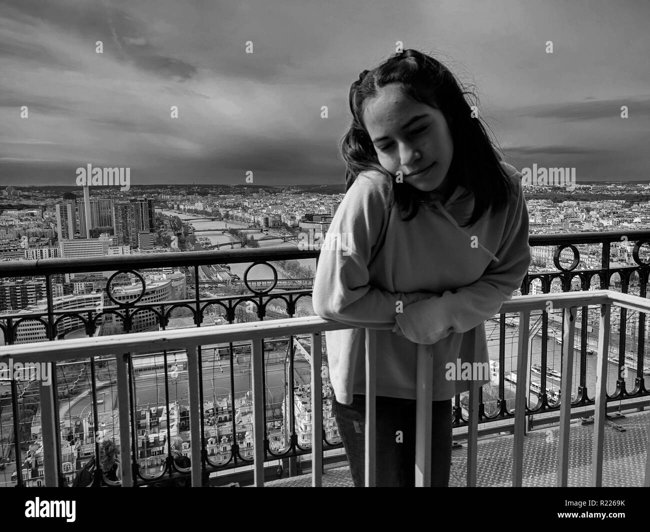 Bella immagine in bianco e nero della città di Parigi - incredibile architettura, simbolo della città Foto Stock