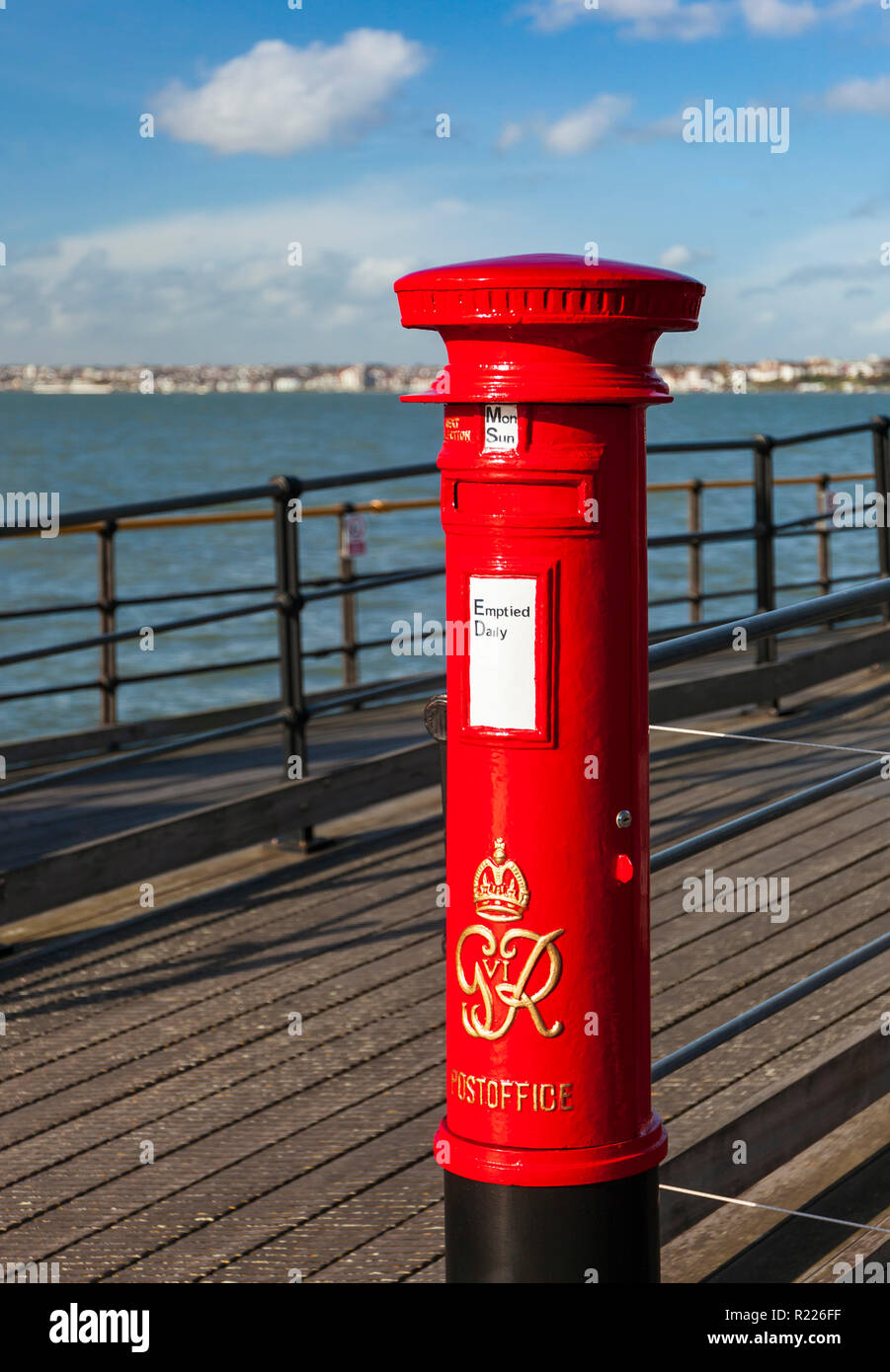 George VI pilastro casella sul molo di Southend. Foto Stock