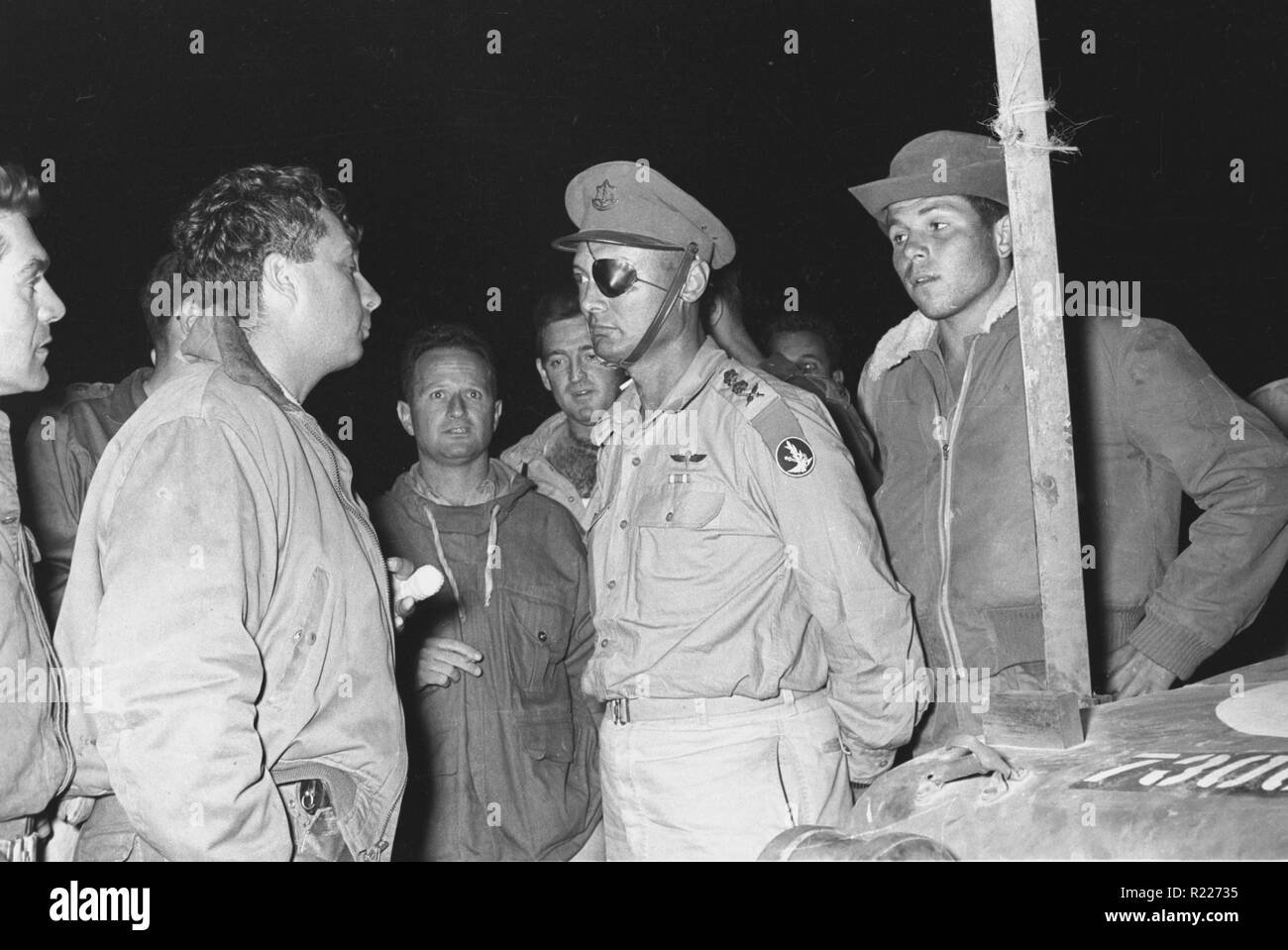 Campagna di Suez 1956, il Colonnello David Elazar, Colonnello Ariel Sharon, il Colonnello Uzi Narkis generale Moshe Dayan Foto Stock
