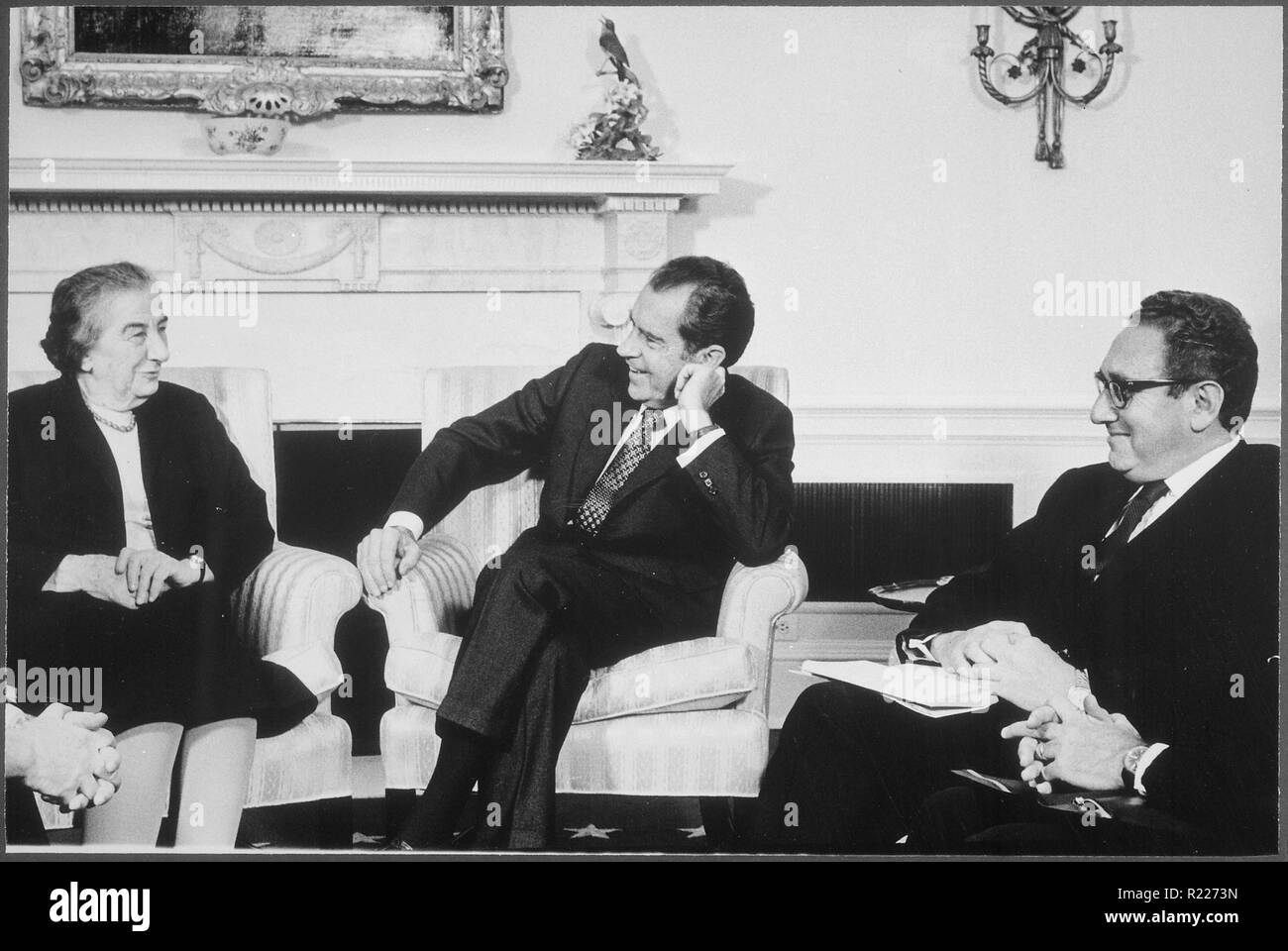 Il Primo Ministro israeliano Golda Meir, presidente Nixon e dal segretario di Stato Henry Kissinger in un 1973 Washington DC e sale riunioni Foto Stock