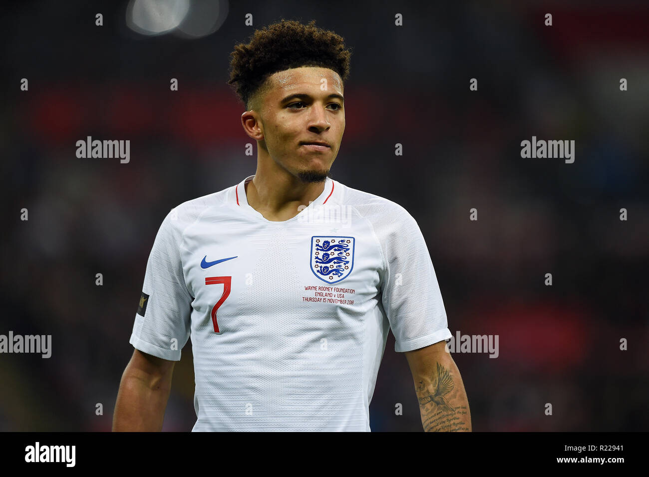 Londra, Regno Unito. 15 Novembre, 2018. Jadon Sancho di Inghilterra Inghilterra V USA INGHILTERRA V USA, International FRIENDLY 15 novembre 2018 GBD12943 amichevole internazionale rigorosamente solo uso editoriale. Se il giocatore/i giocatori raffigurata in questa immagine è/sono la riproduzione per un Club Inglese o l'Inghilterra per la squadra nazionale. Quindi questa immagine può essere utilizzata solo per scopi editoriali. Uso non commerciale. I seguenti usi sono anche limitato anche se in un contesto editoriale: Utilizzare in combinazione con, o parte della, qualsiasi non autorizzato di audio, video, dati, calendari, club/campionato loghi, scommesse, giochi o qualsiasi 'live' servizi. Anche Re Foto Stock